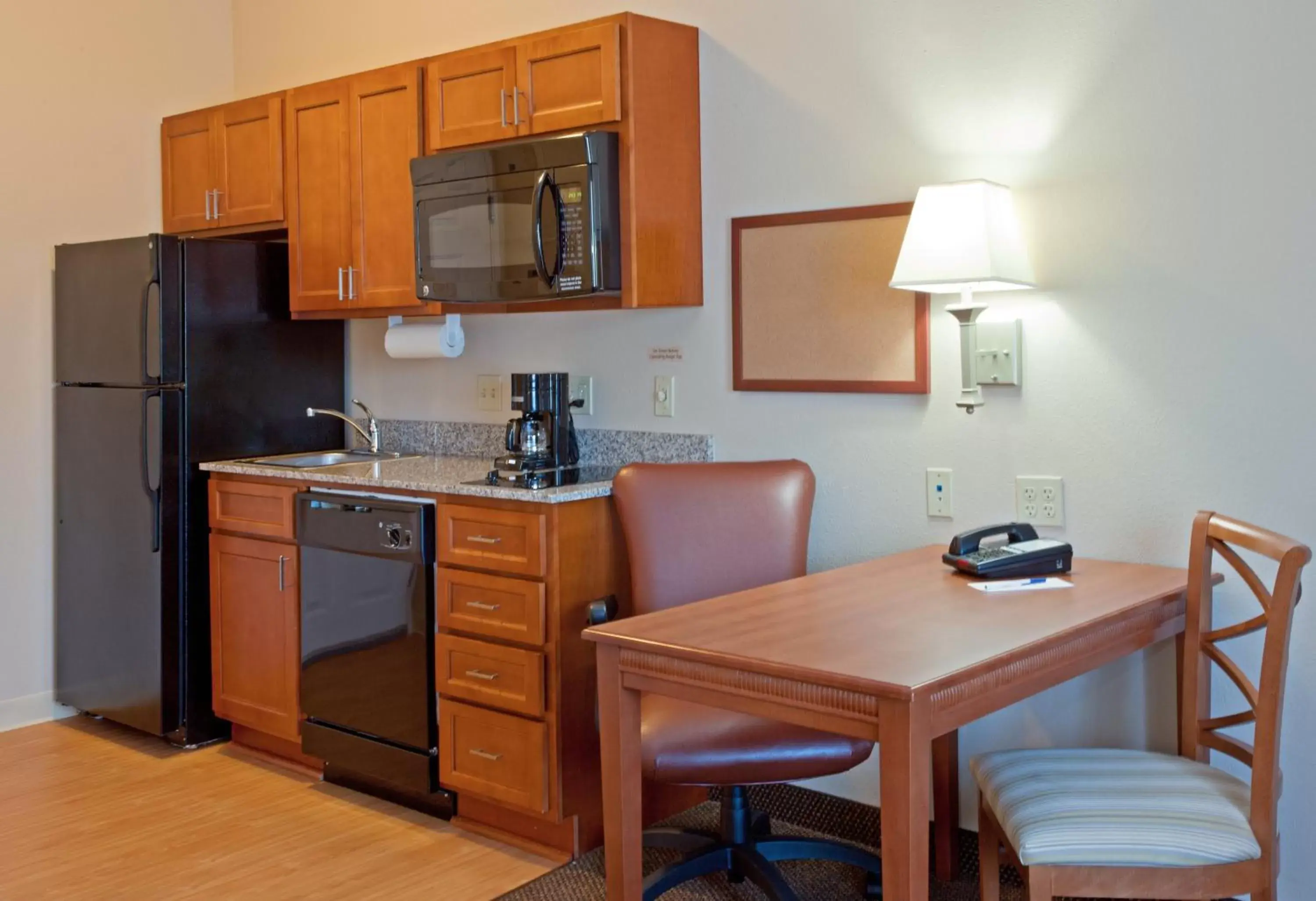 Photo of the whole room, Kitchen/Kitchenette in Candlewood Suites Deer Park, an IHG Hotel