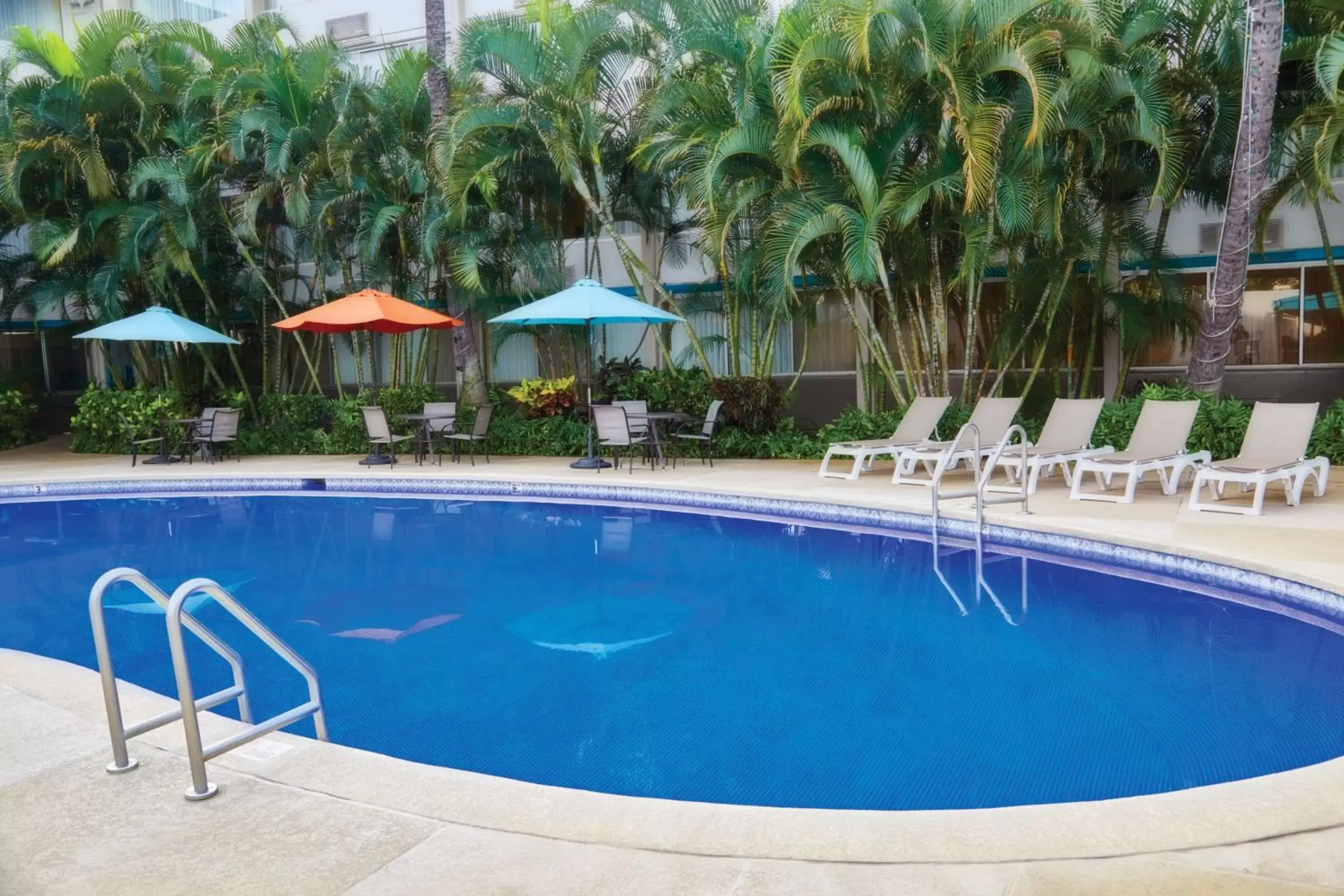 Pool view, Swimming Pool in Airport Honolulu Hotel