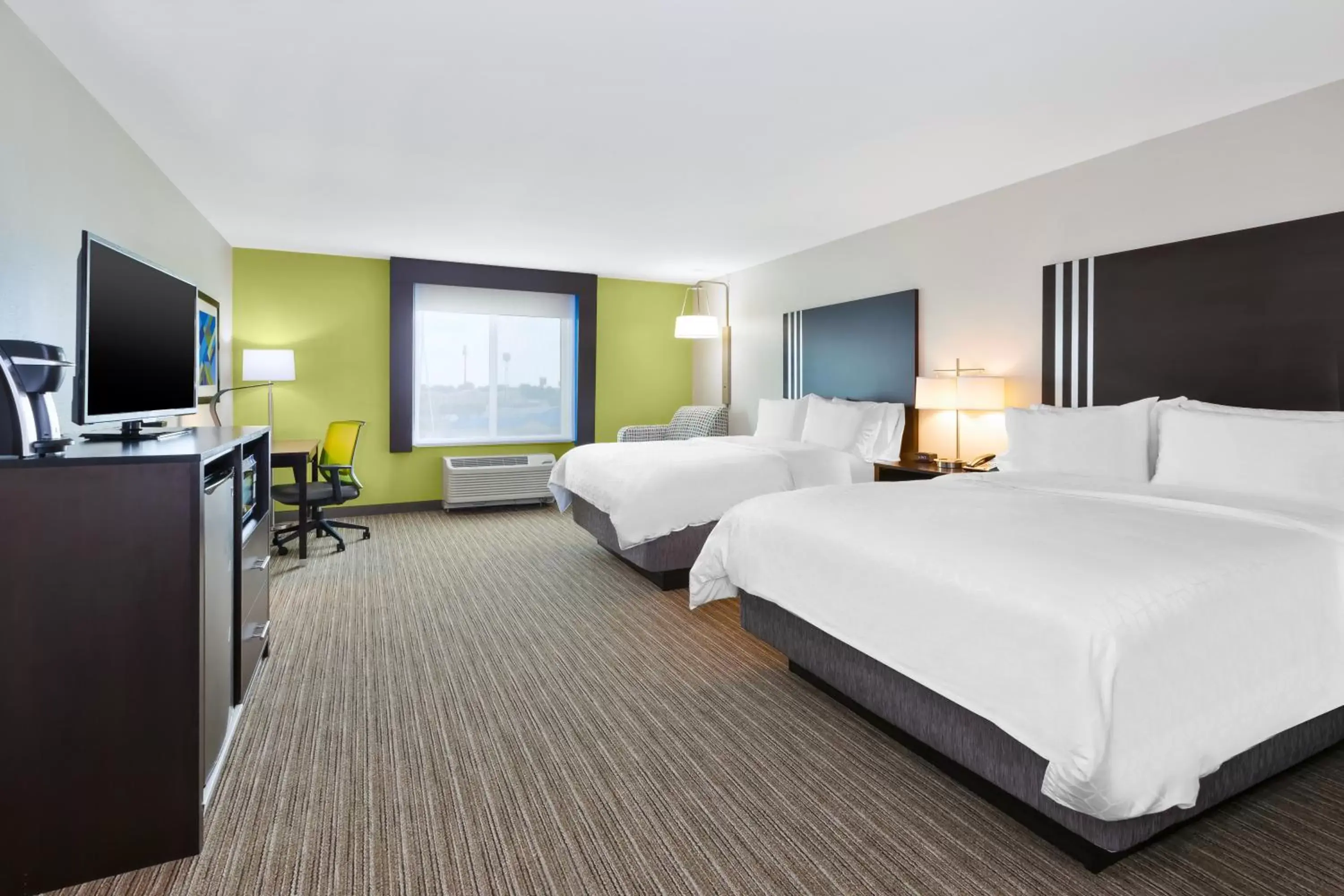 Bedroom, TV/Entertainment Center in Holiday Inn Express & Suites - Effingham, an IHG Hotel