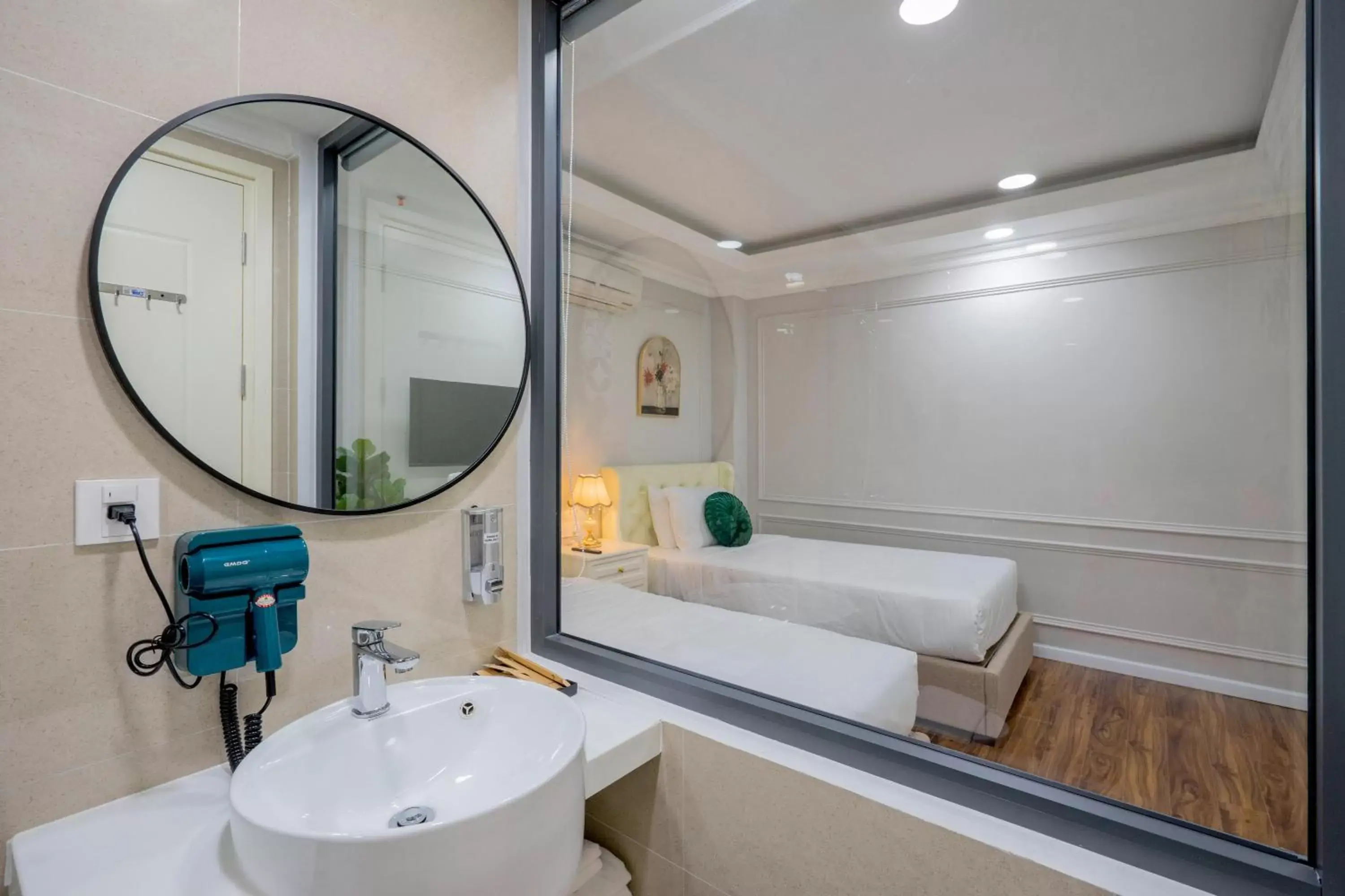 Deluxe Twin Room in SAZI HOTEL - BÙI THỊ XUÂN Deluxe Twin Room in SAZI HOTEL - BÙI THỊ XUÂN