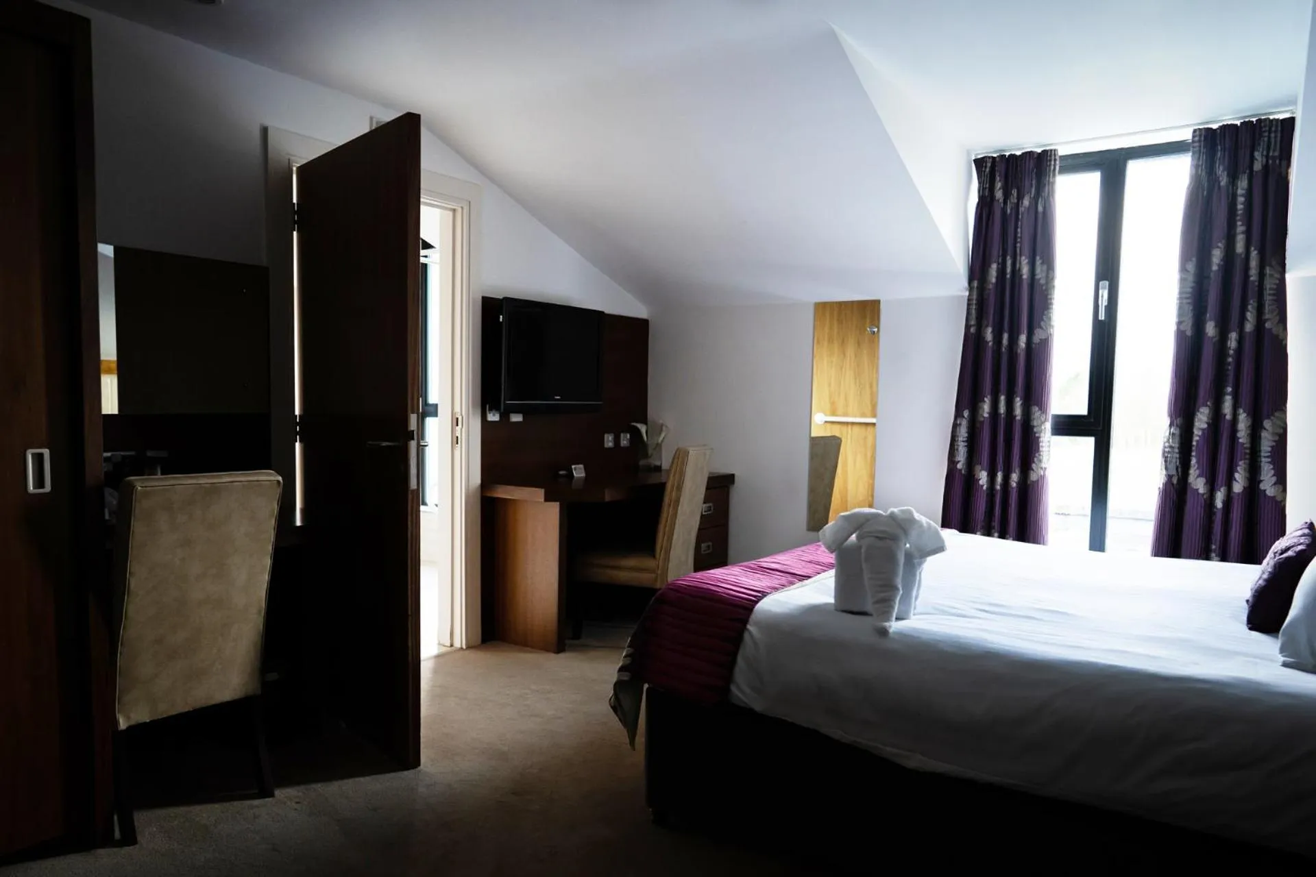 Bedroom, Bed in Ballyrobin Hotel