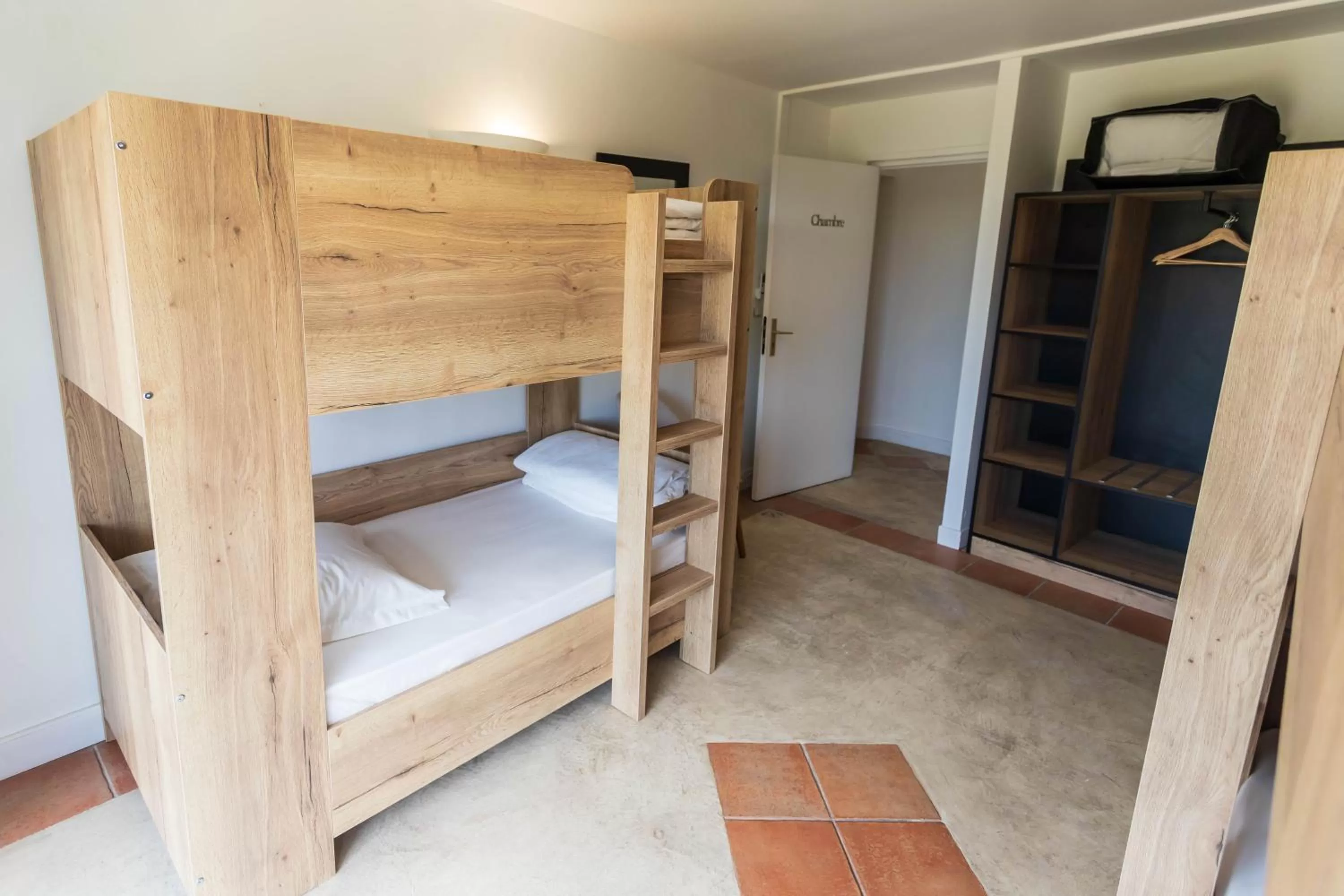 Bed in CÔTE GARONNE le BALCON DES DAMES -hôtel et restaurant- Tonneins Fauillet Marmande - vue panoramique bord de Garonne chambres climatisées