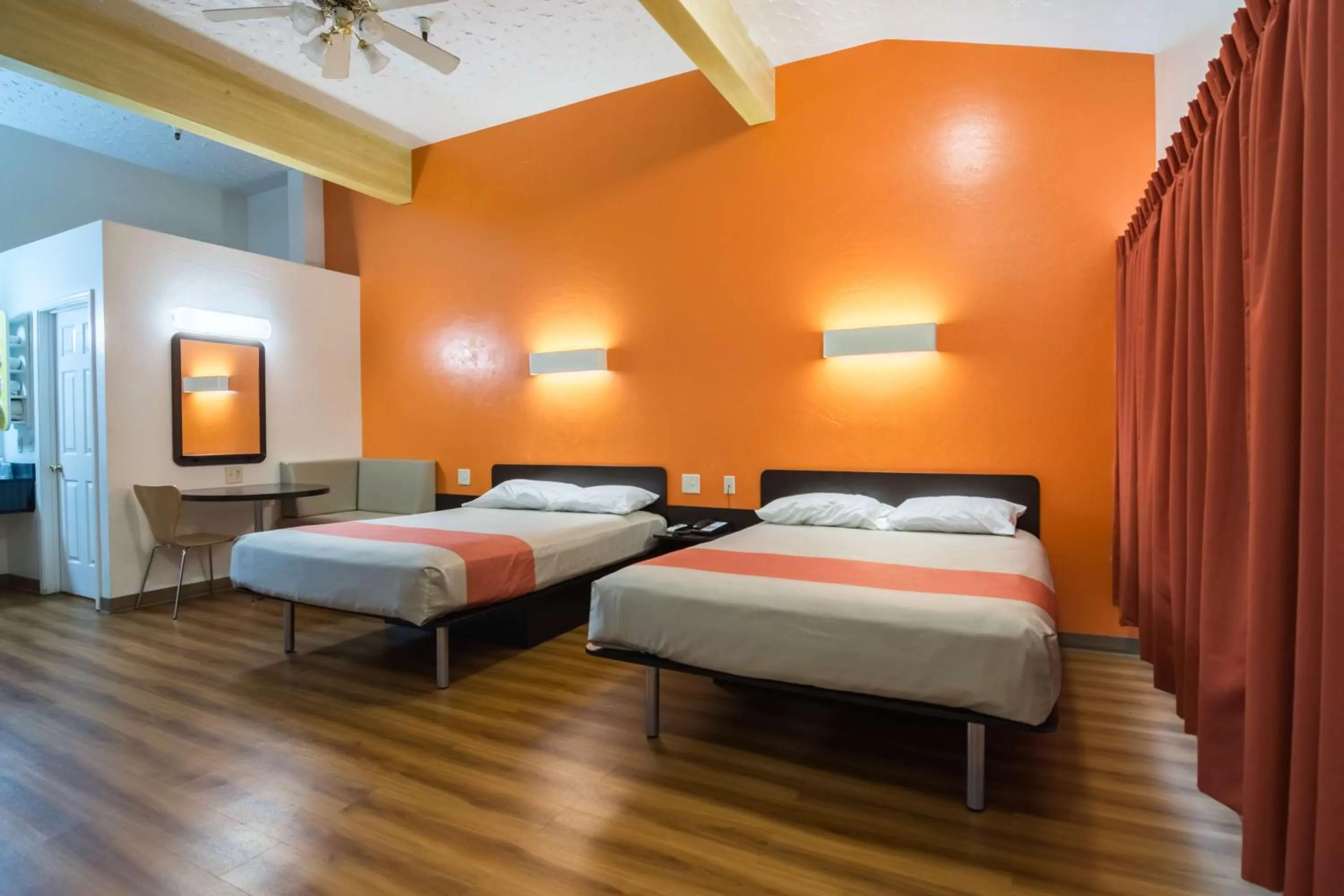 Photo of the whole room, Bed in Motel 6-Globe, AZ