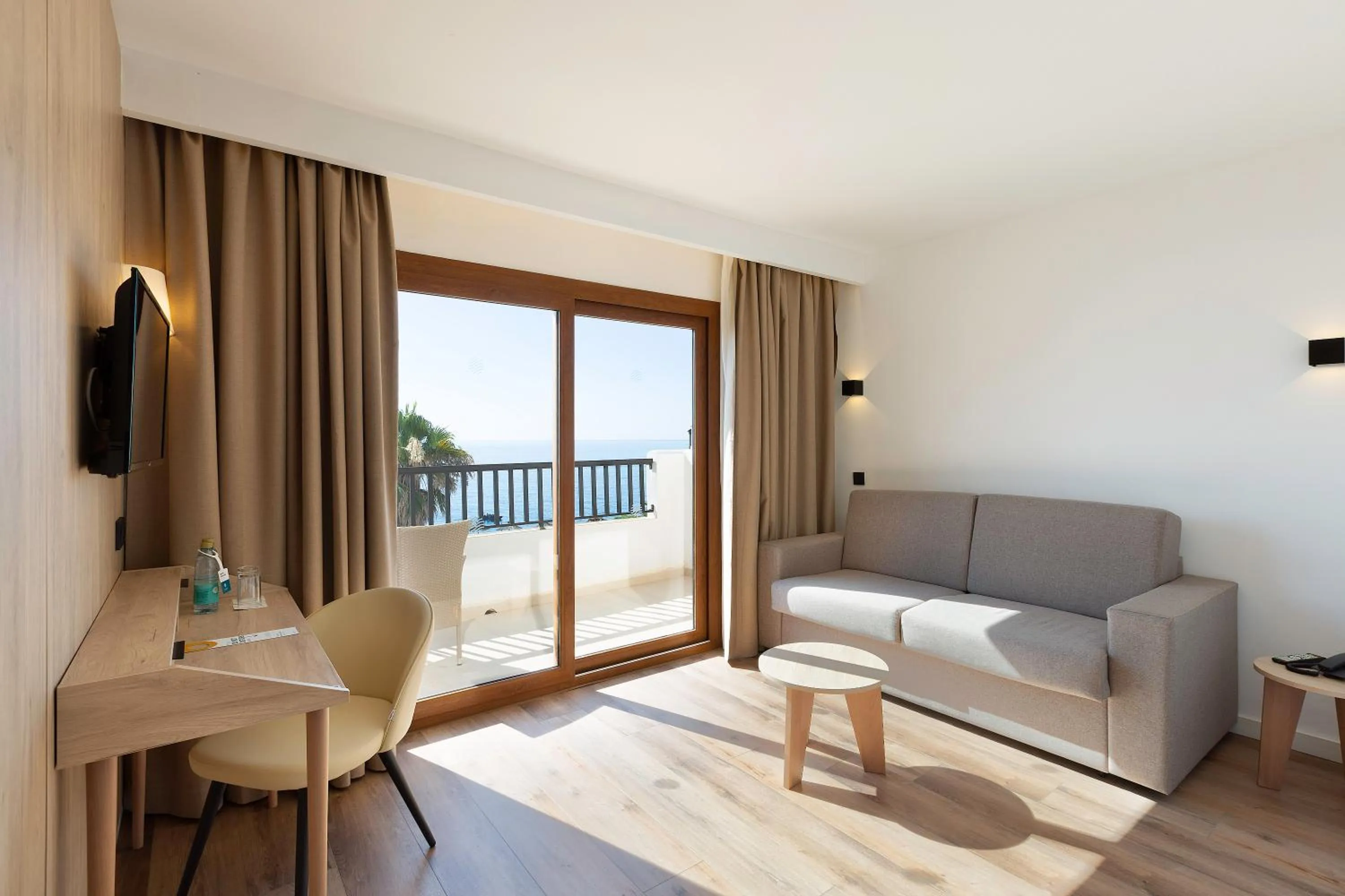 Suite 1 bedroom Sea View in Alua Suites Las Rocas