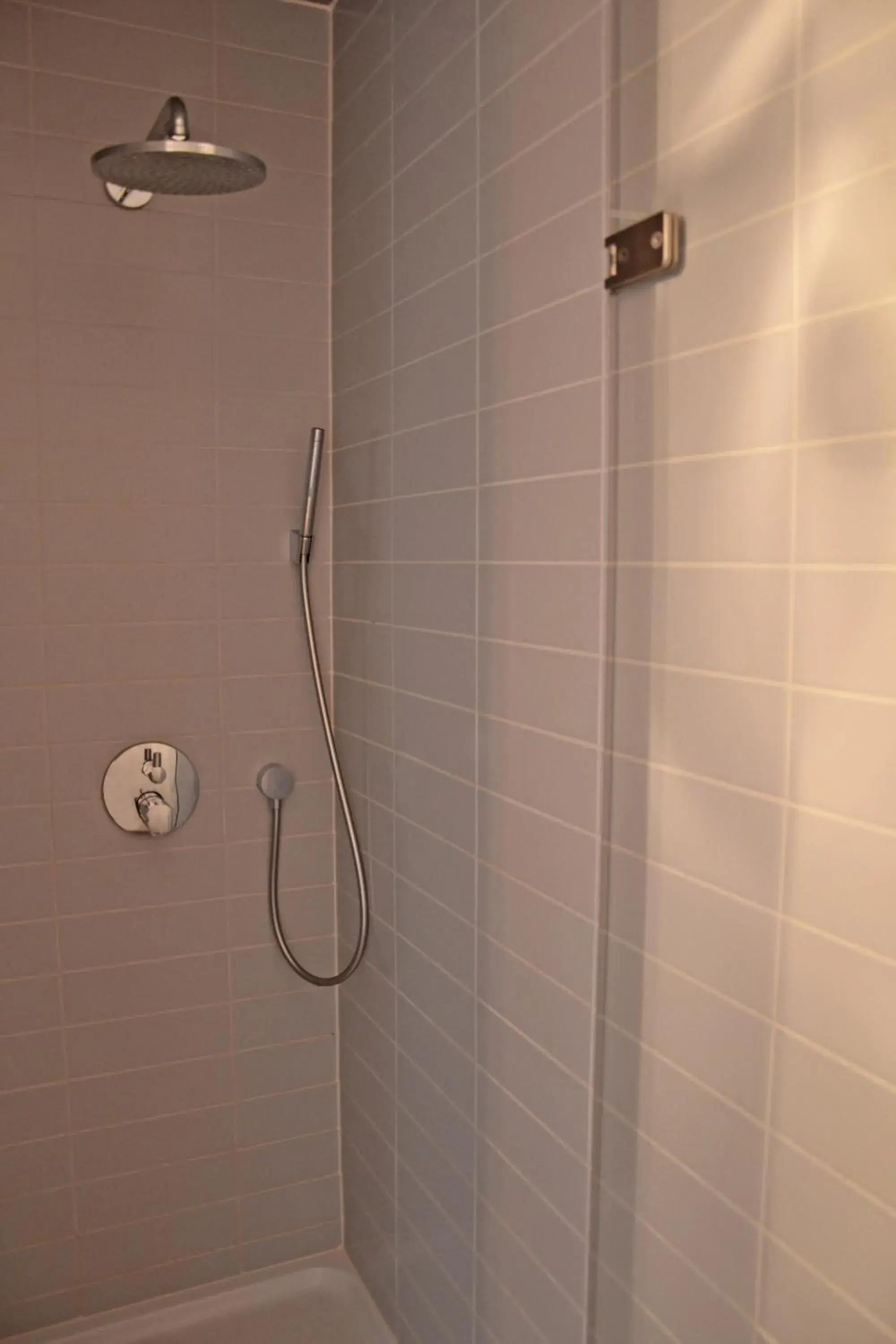 Shower, Bathroom in Fletcher Hotel - Restaurant Elzenduin