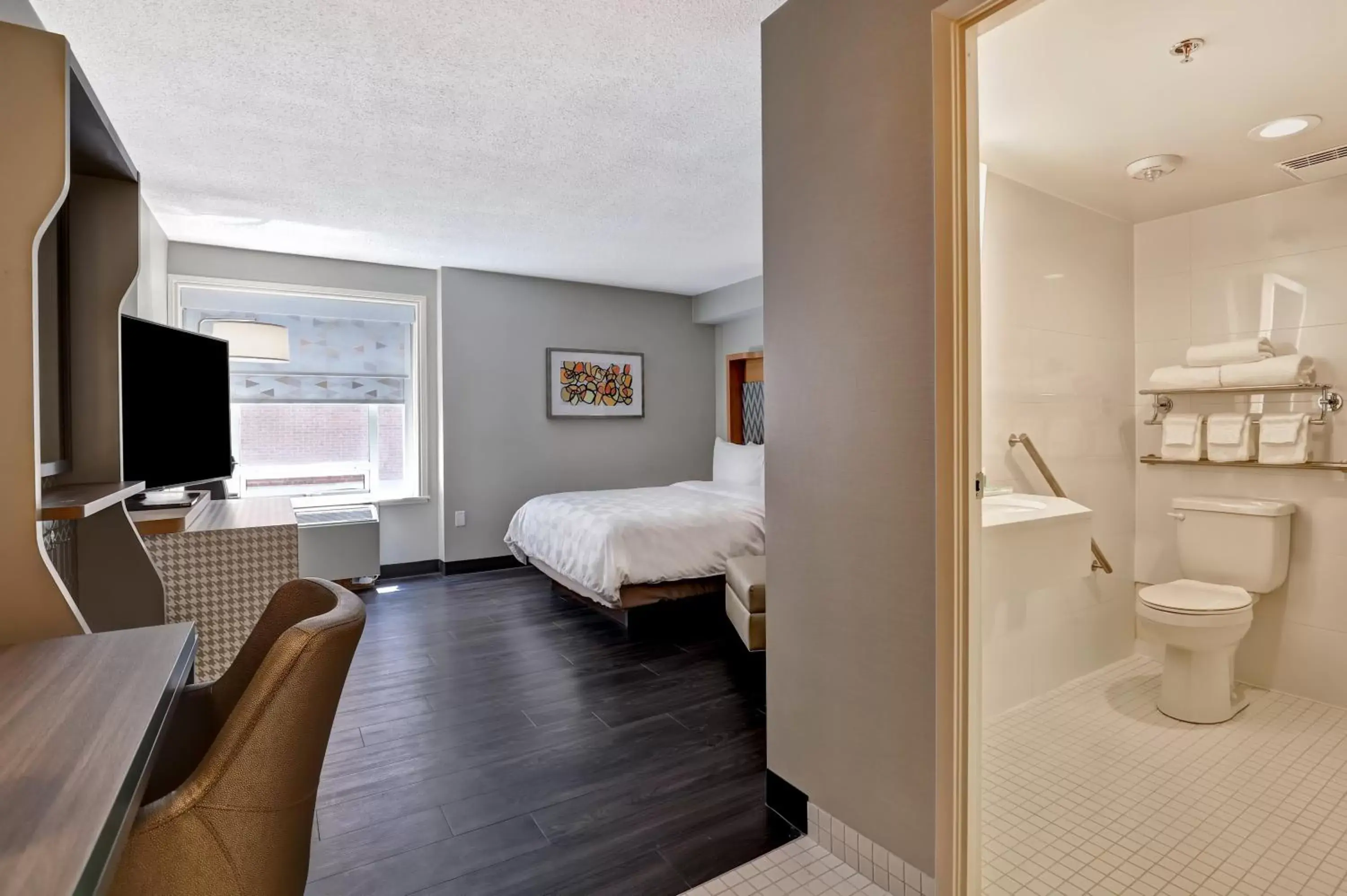 Photo of the whole room in Holiday Inn - Ottawa Dwtn - Parliament Hill, an IHG Hotel