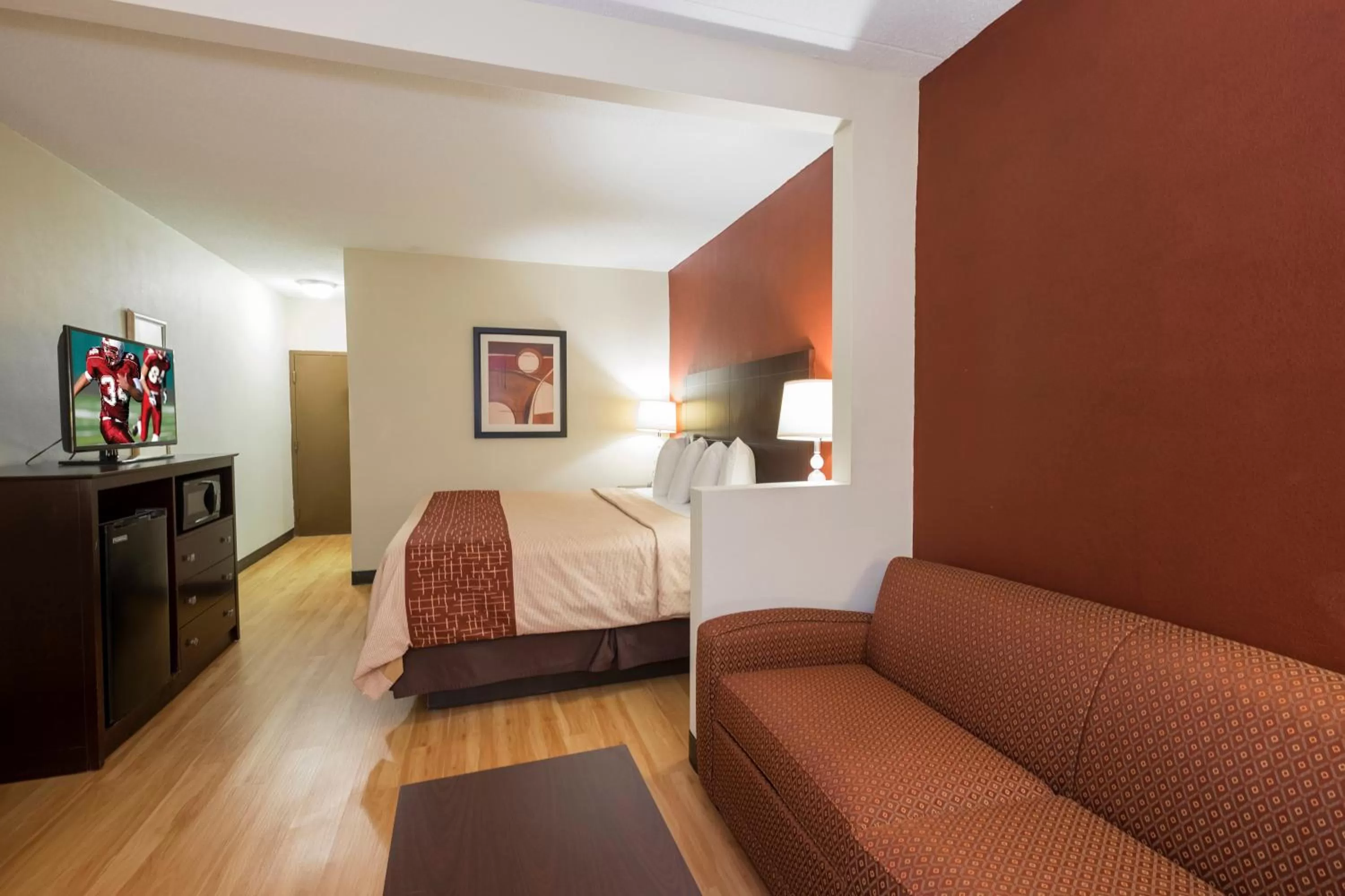 Superior King Suite - Non-Smoking in Red Roof Inn & Suites Cincinnati North-Mason