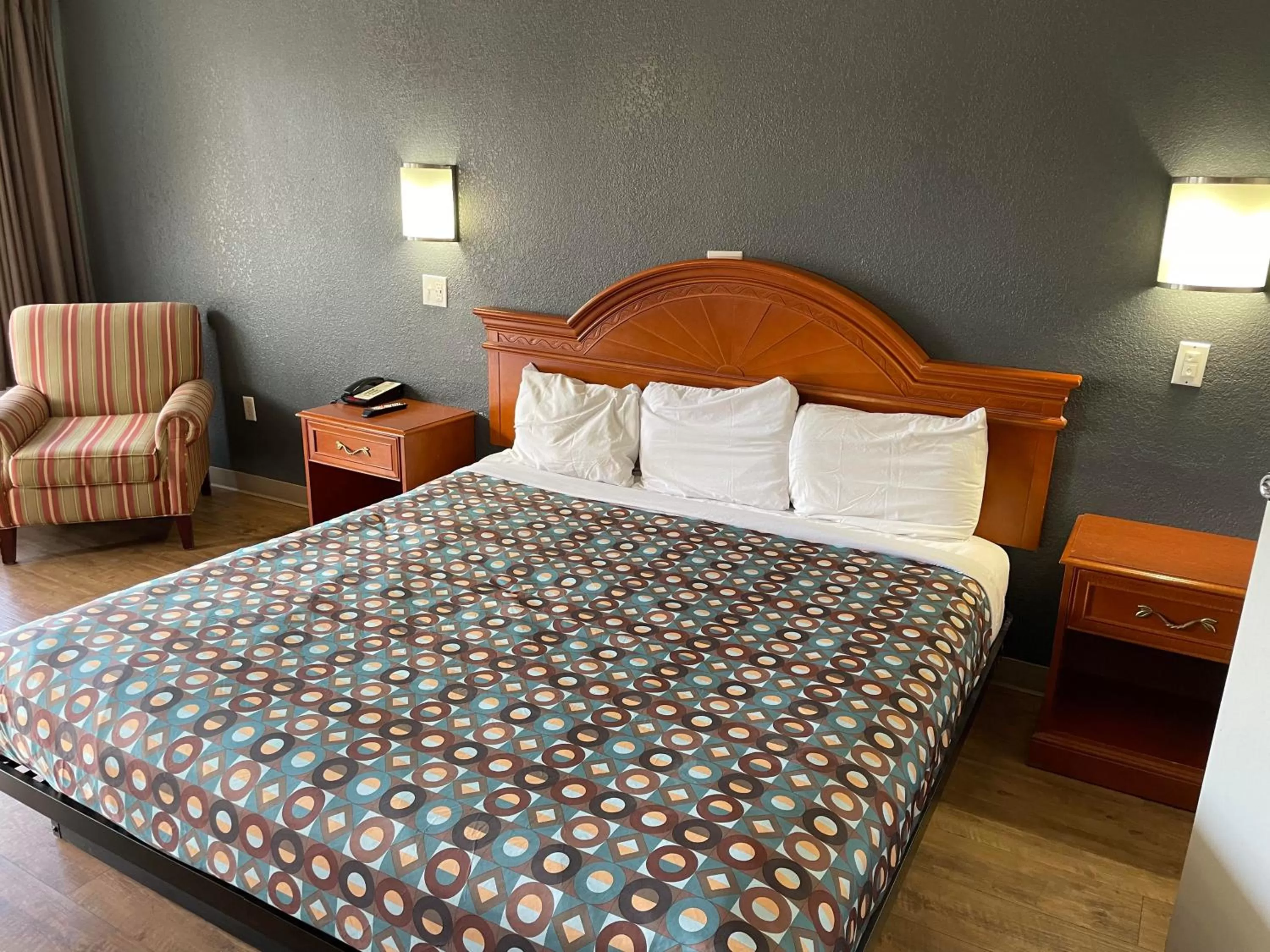 King Room - single occupancy - Smoking  in Econo Lodge