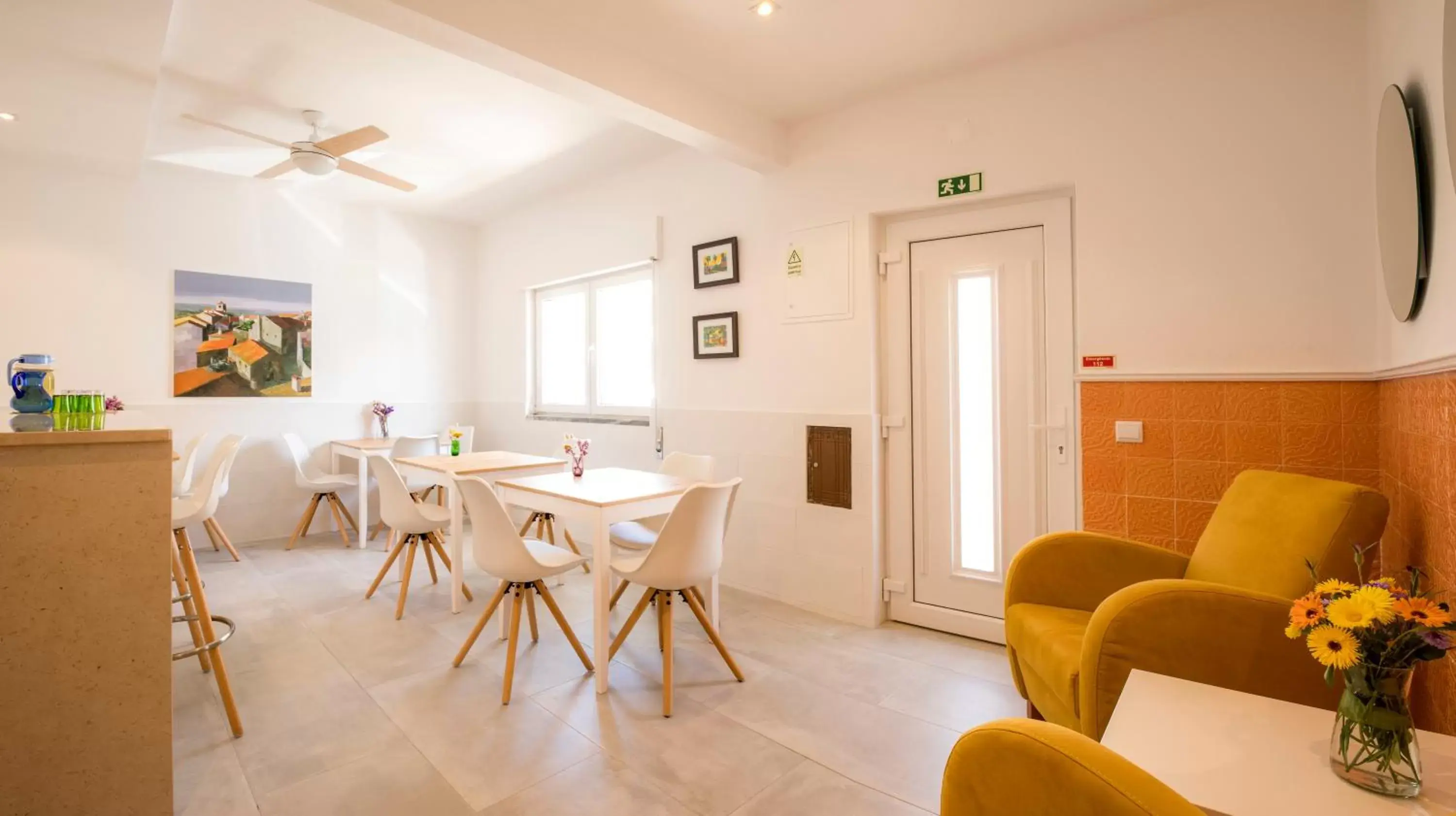 Dining Area in Alto Mar Inn