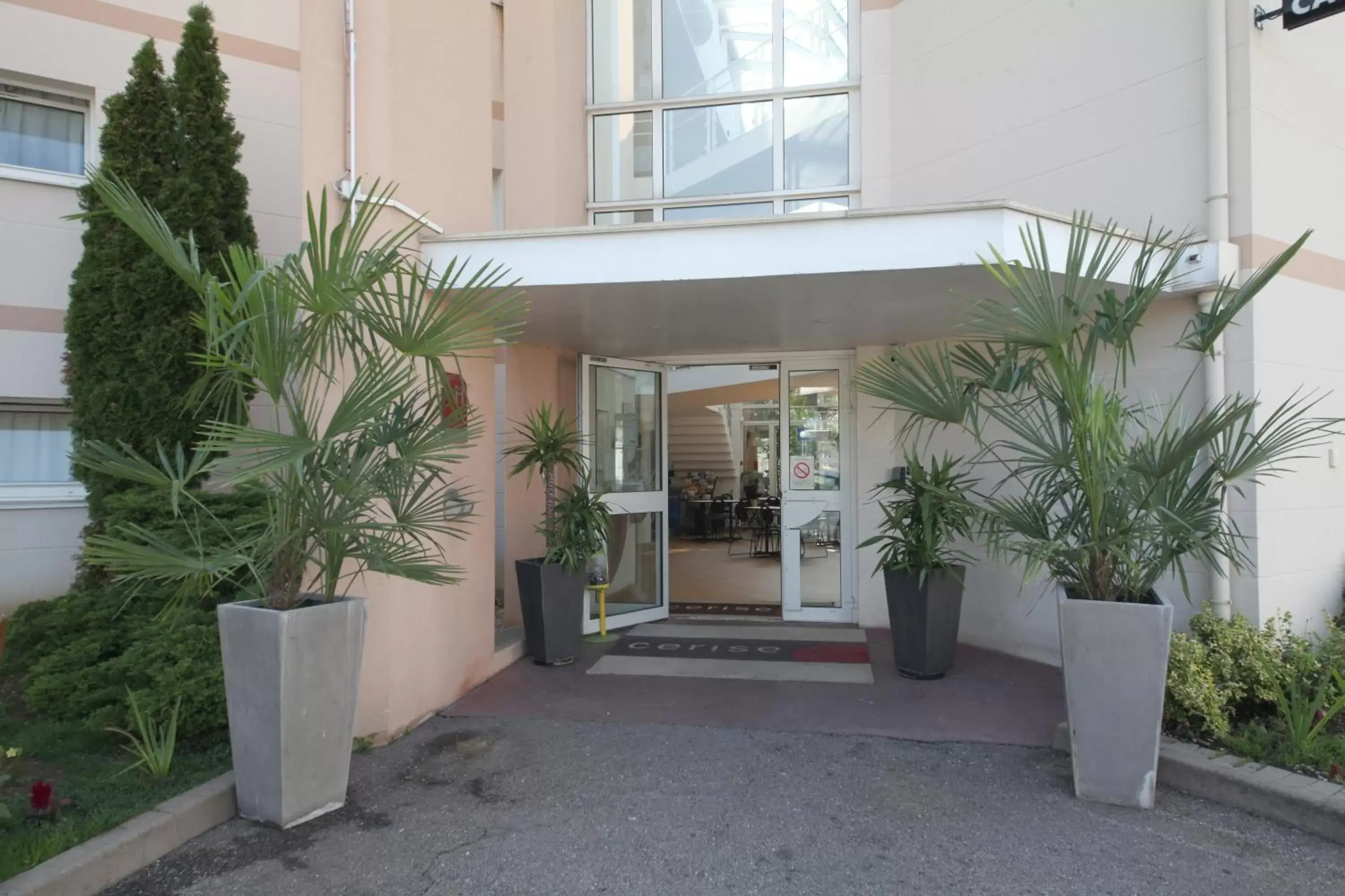 Facade/entrance in Hotel Cerise Nancy