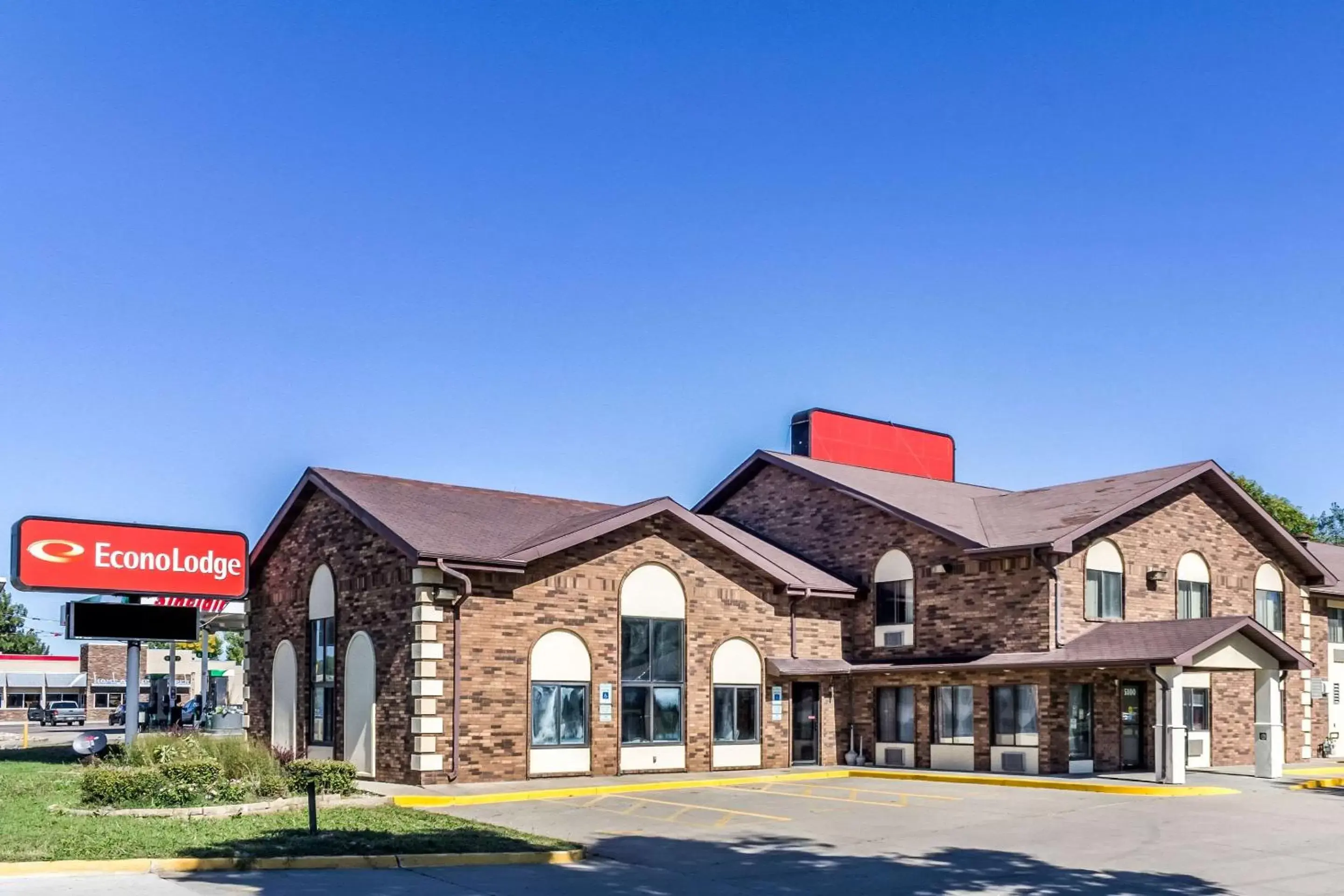 Property building in Econo Lodge North Sioux Falls