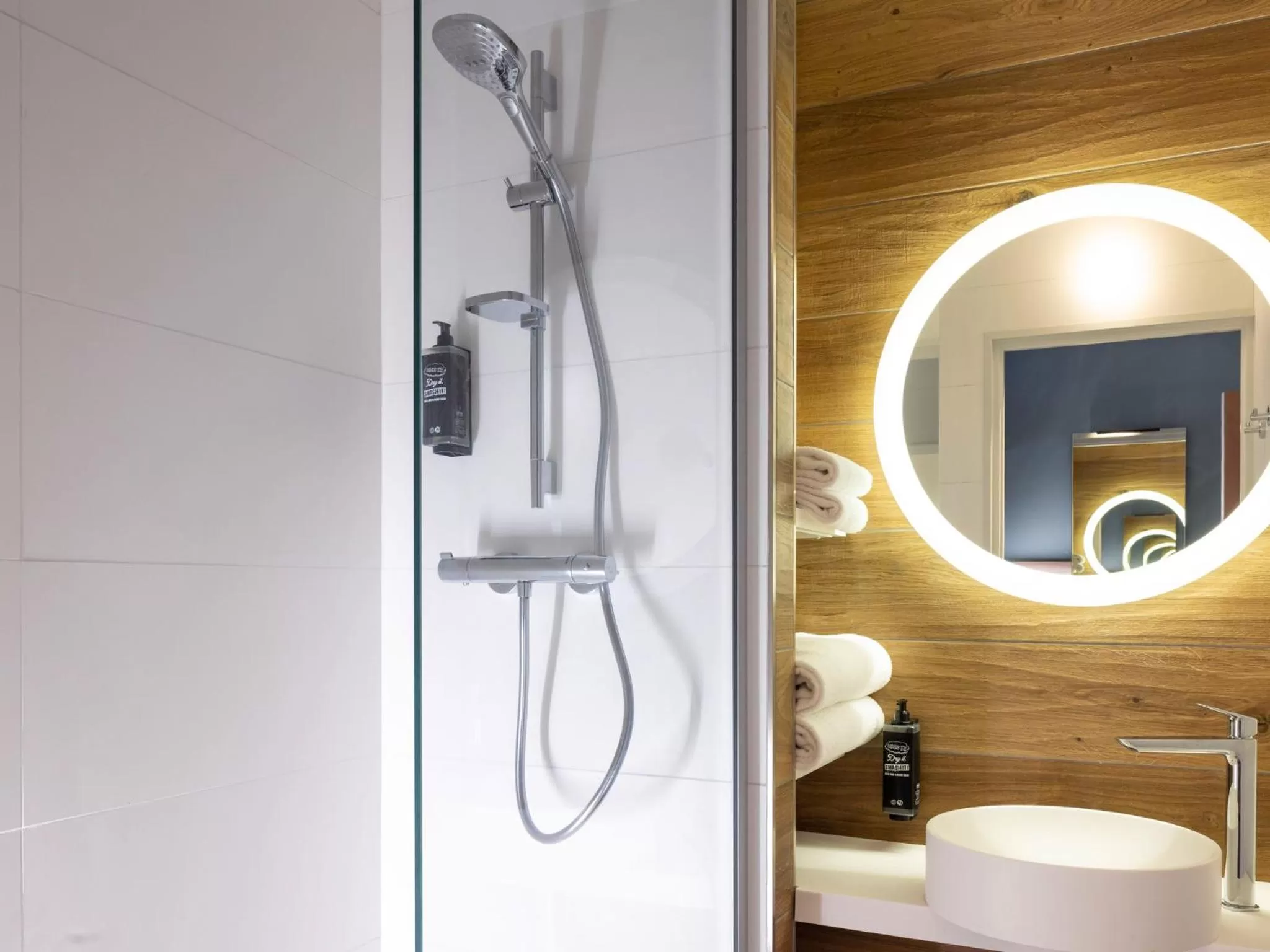 Shower in ibis Styles Les Houches Chamonix