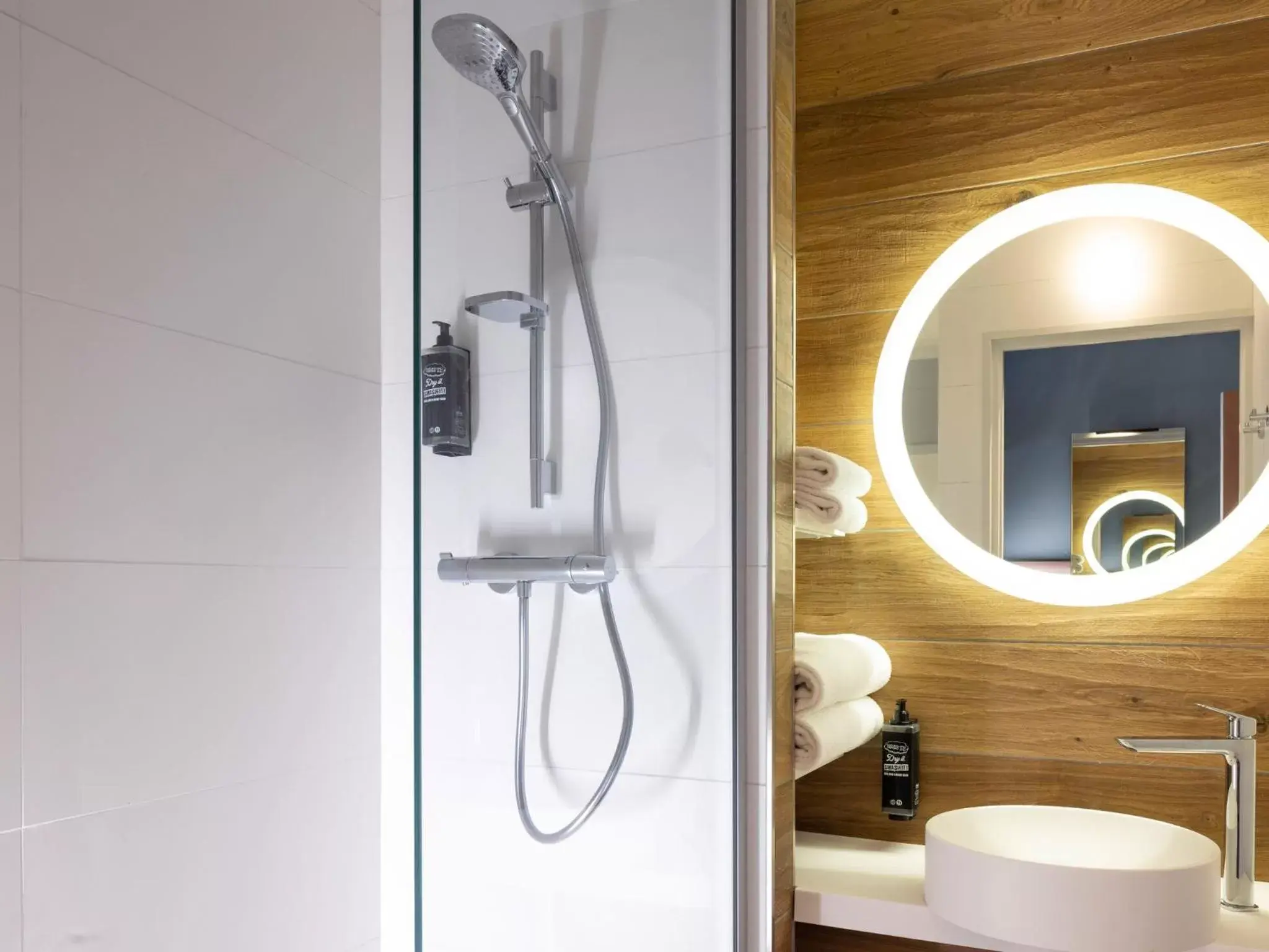 Shower, Bathroom in ibis Styles Les Houches Chamonix