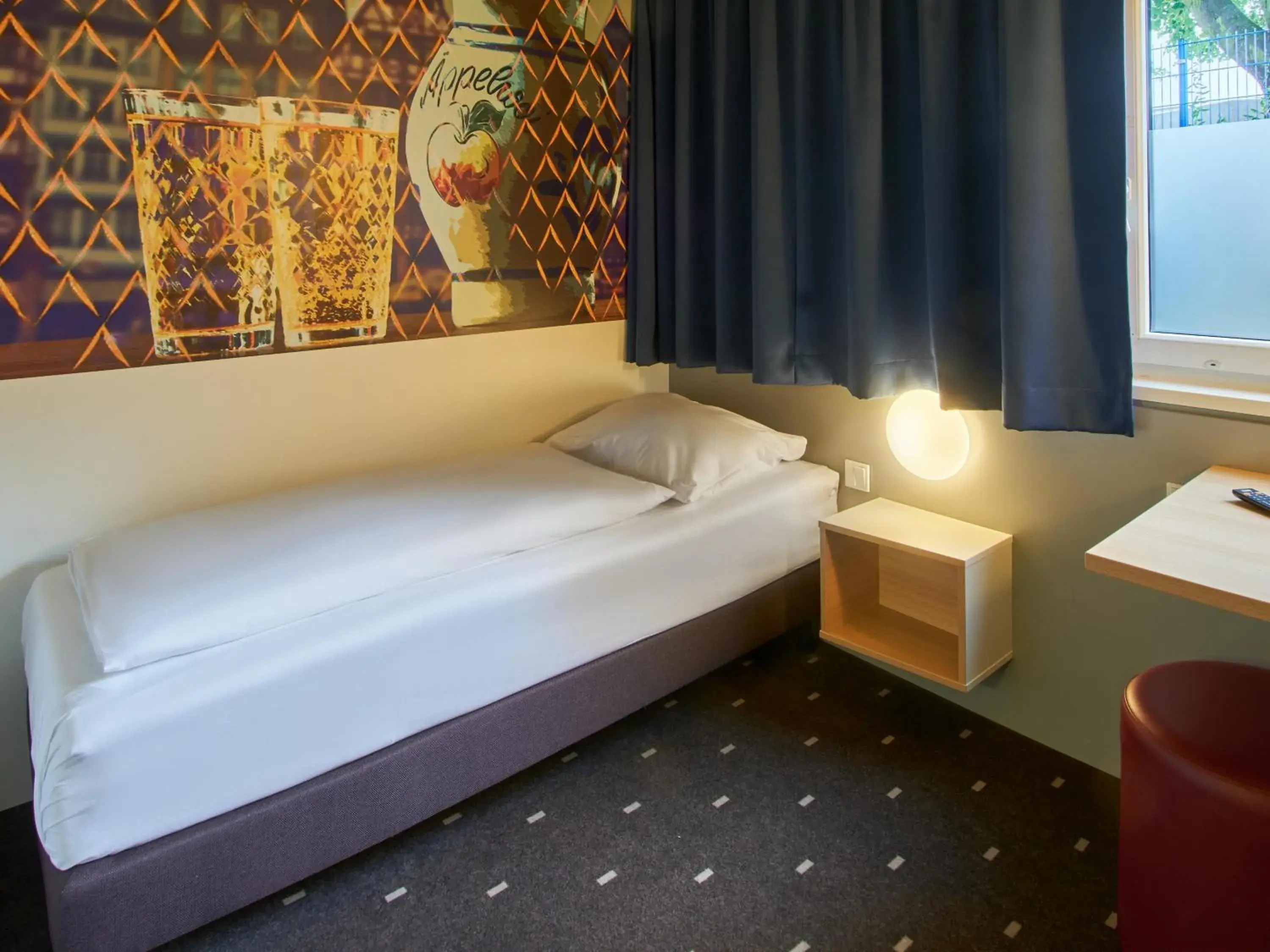 Photo of the whole room, Bed in B&B Hotel Frankfurt-Nord