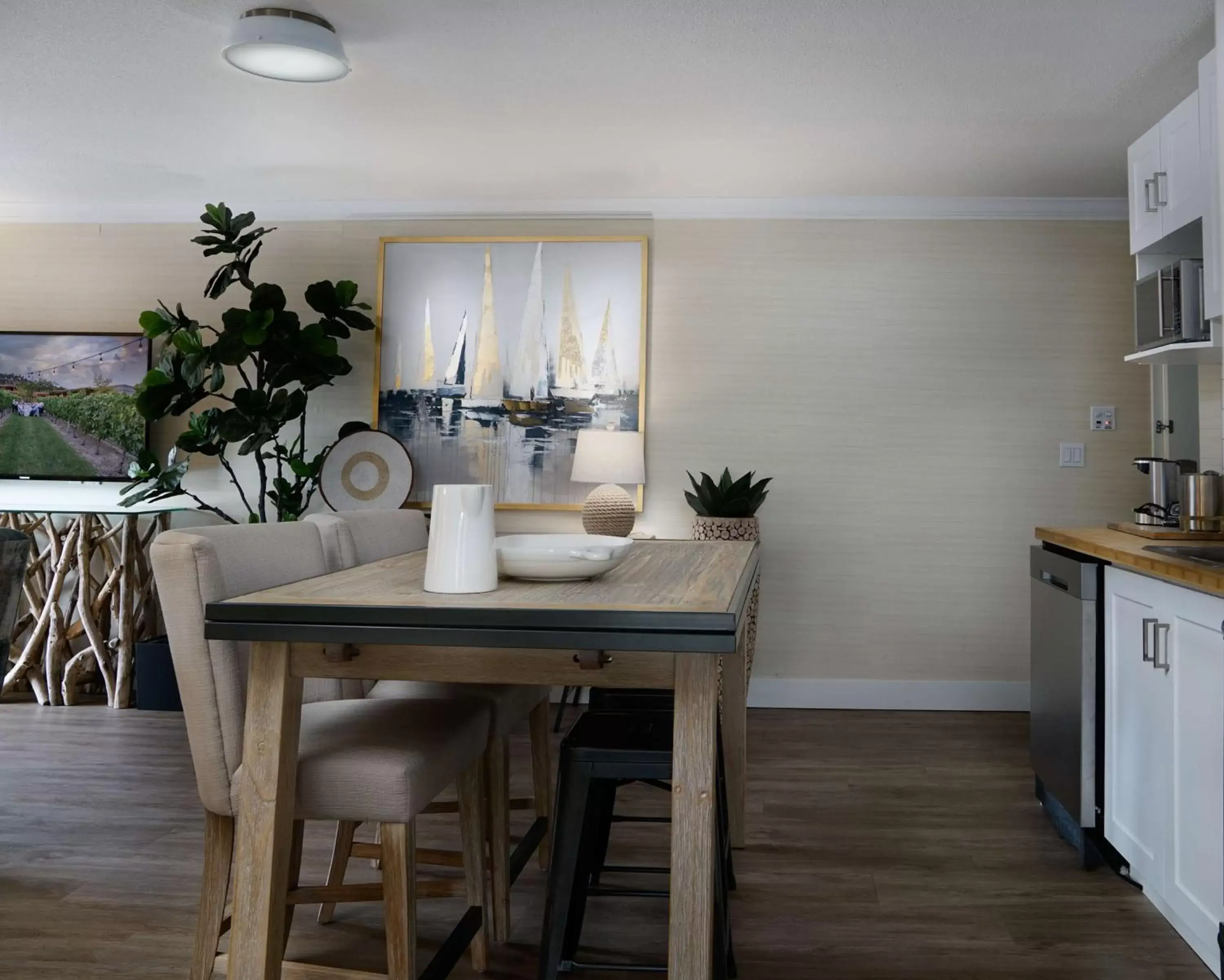 Photo of the whole room, Dining Area in Prestige Beach House, WorldHotels Crafted