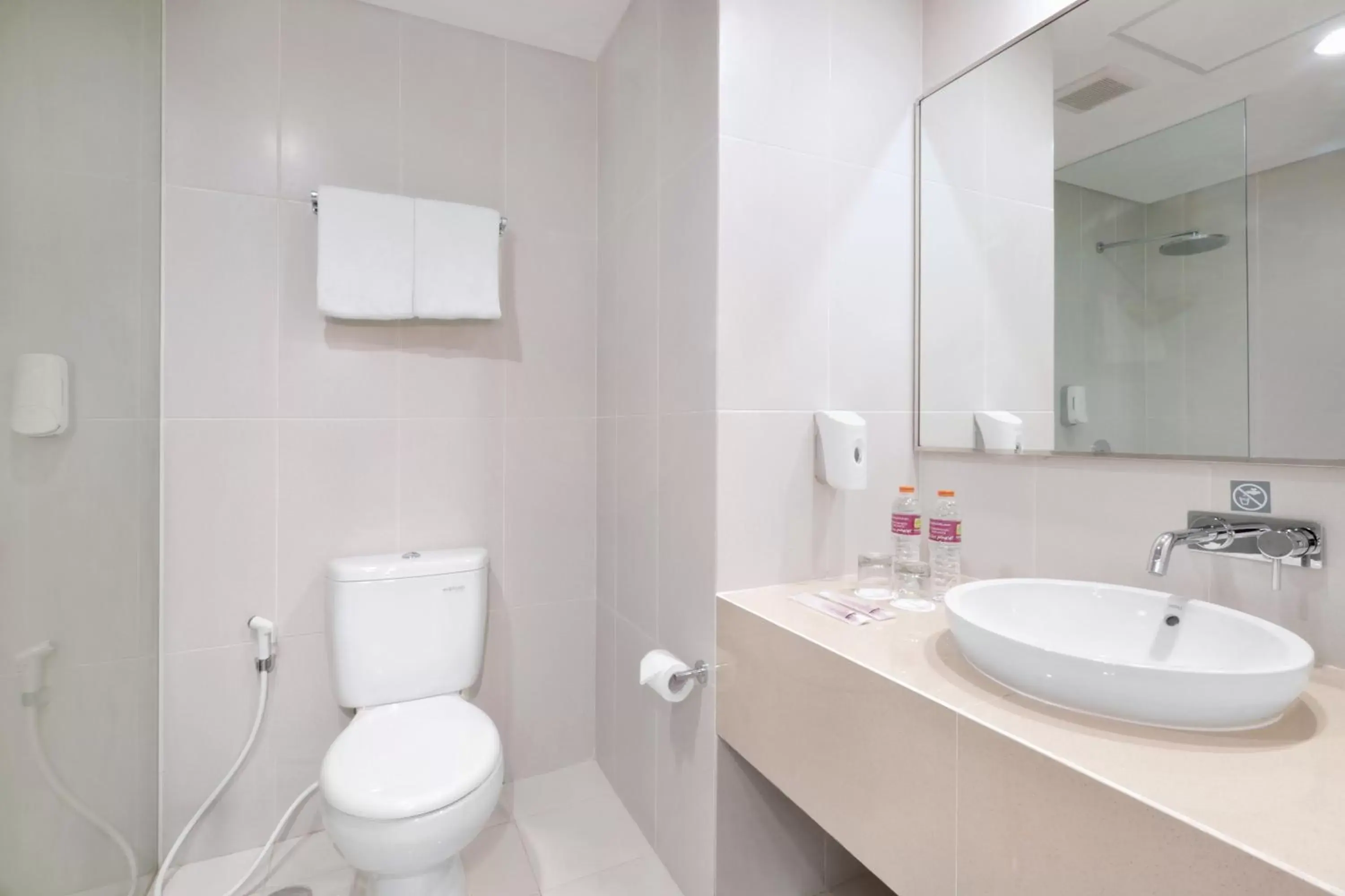 Toilet, Bathroom in favehotel Tuban