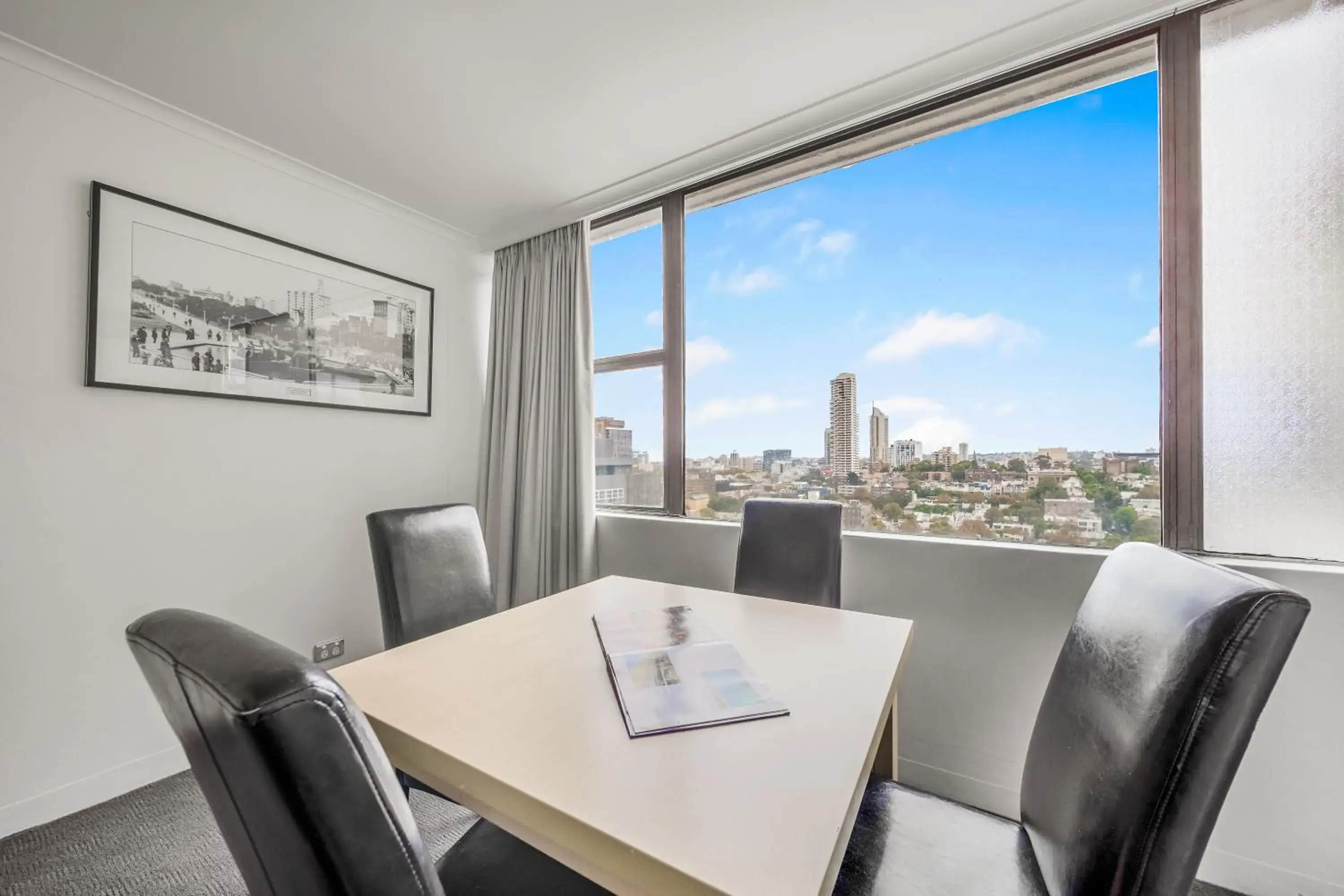 Dining area in Oaks Sydney Hyde Park Suites