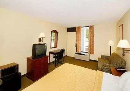 Deluxe King Room - Non-Smoking in Days Inn by Wyndham Mocksville Deluxe King Room - Non-Smoking in Days Inn by Wyndham Mocksville