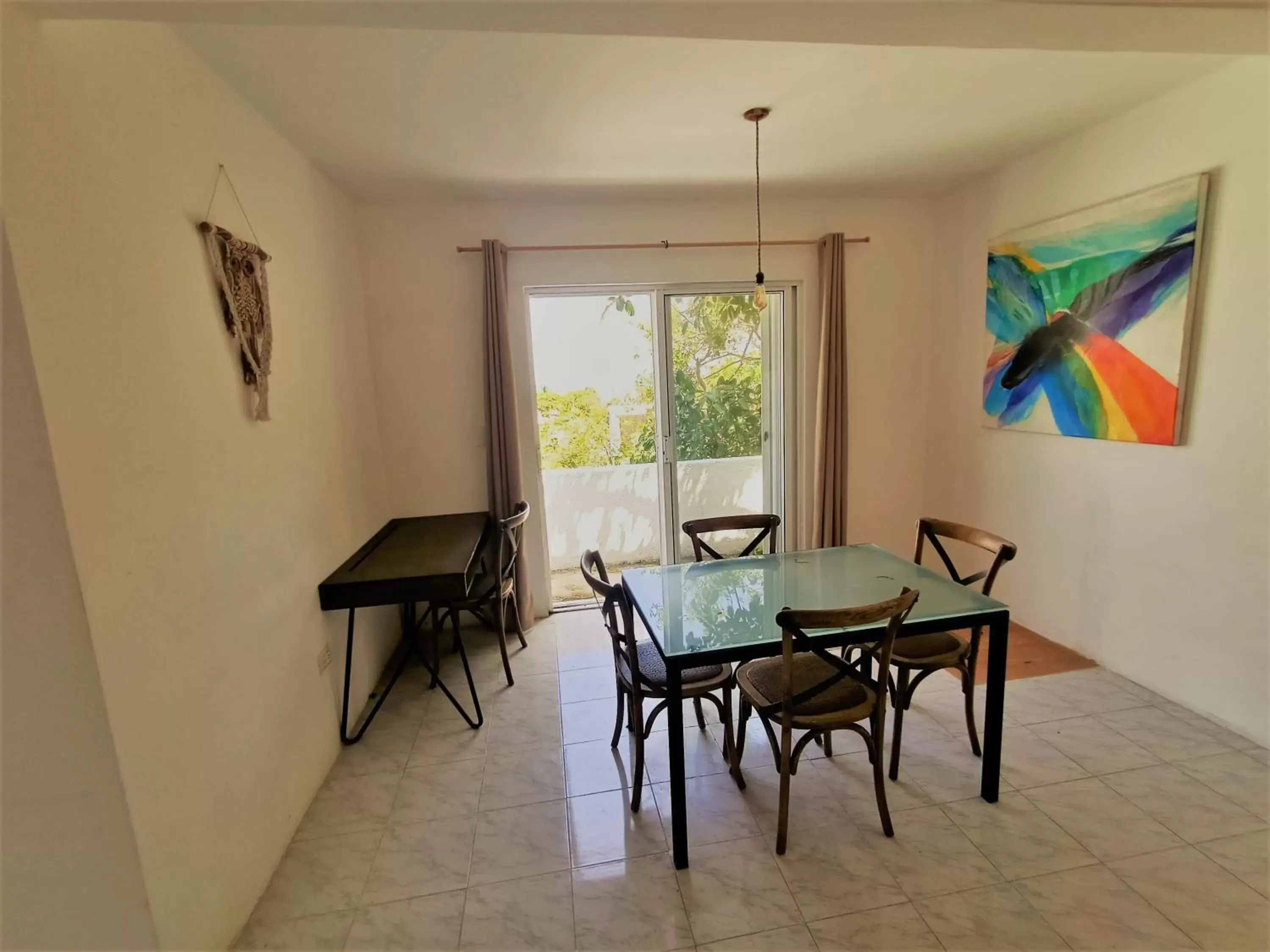 Dining Area in Rustik-inn Rooms