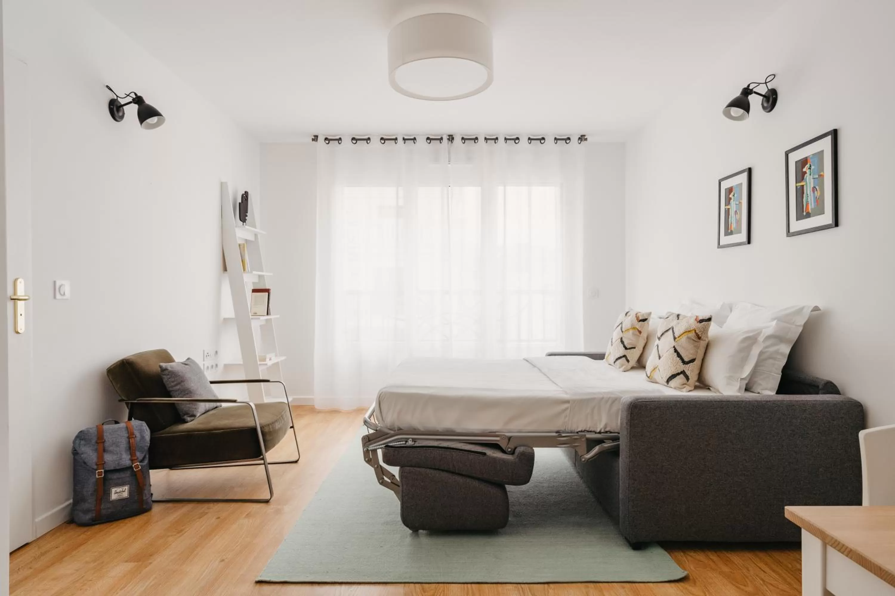 Bed in Edgar Suites Châtillon