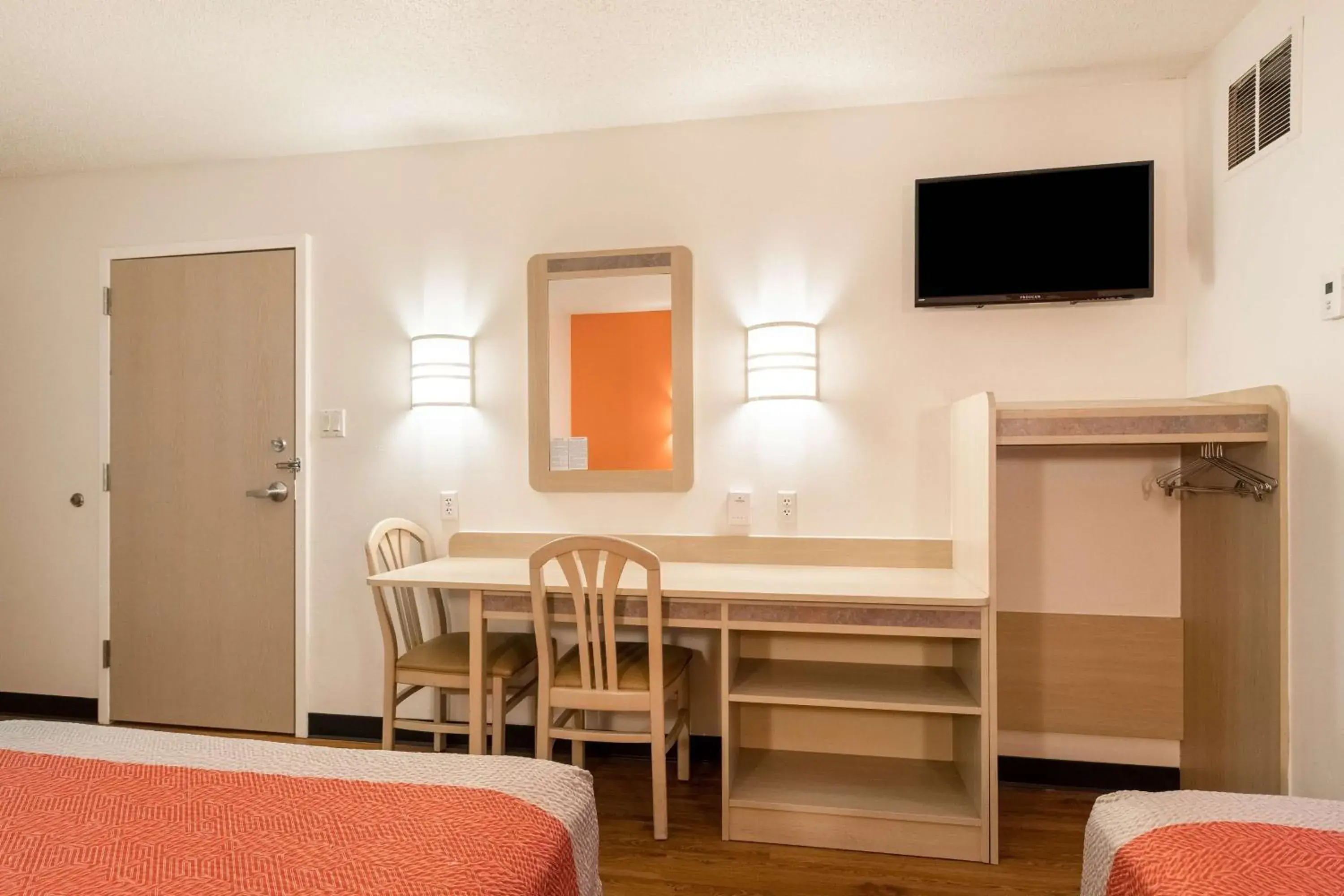 Photo of the whole room, Bed in Motel 6-Newport, TN Photo of the whole room, Bed in Motel 6-Newport, TN