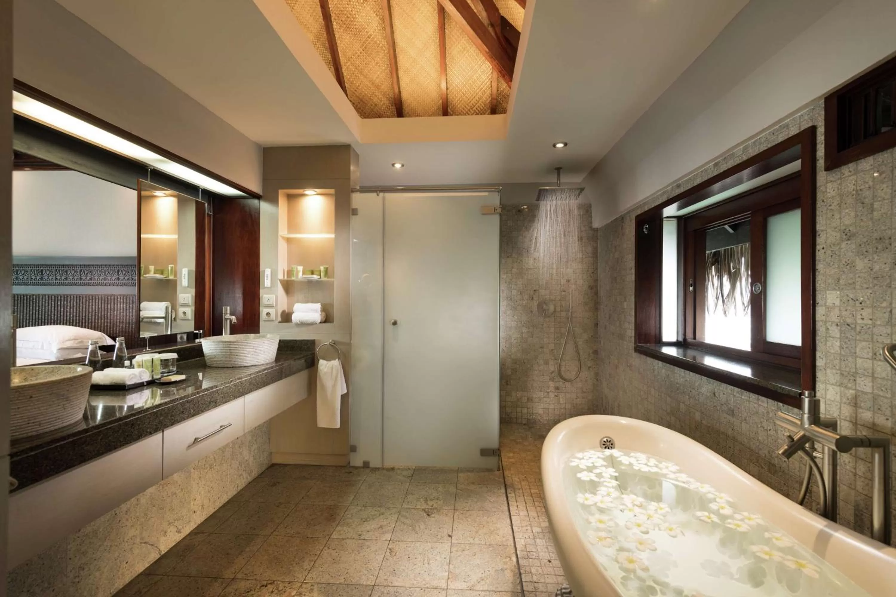 Bathroom in Hilton Moorea Lagoon Resort & Spa