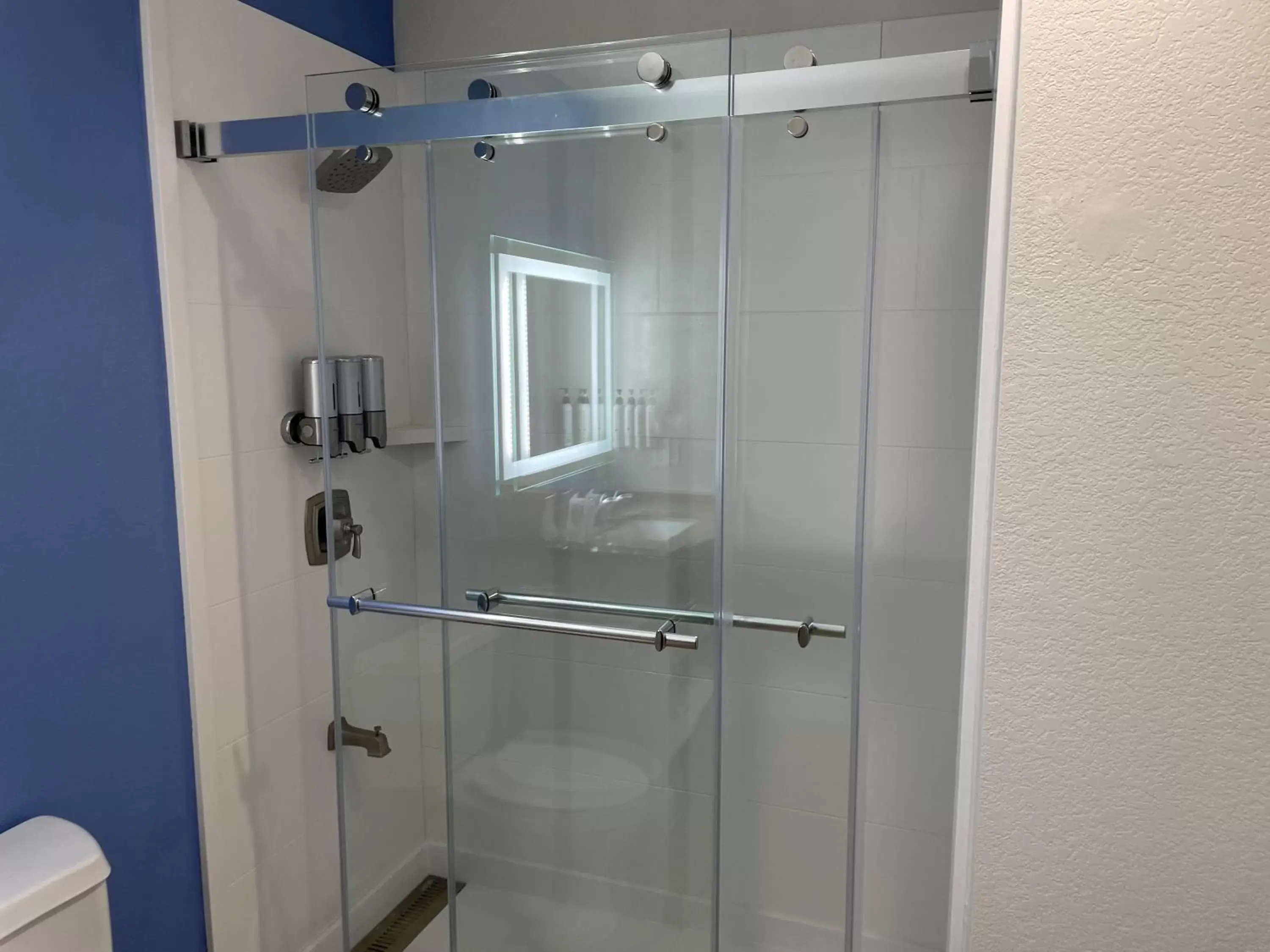 Queen Room with Two Queen Beds - Disability Access in Hotel Solares Queen Room with Two Queen Beds - Disability Access in Hotel Solares