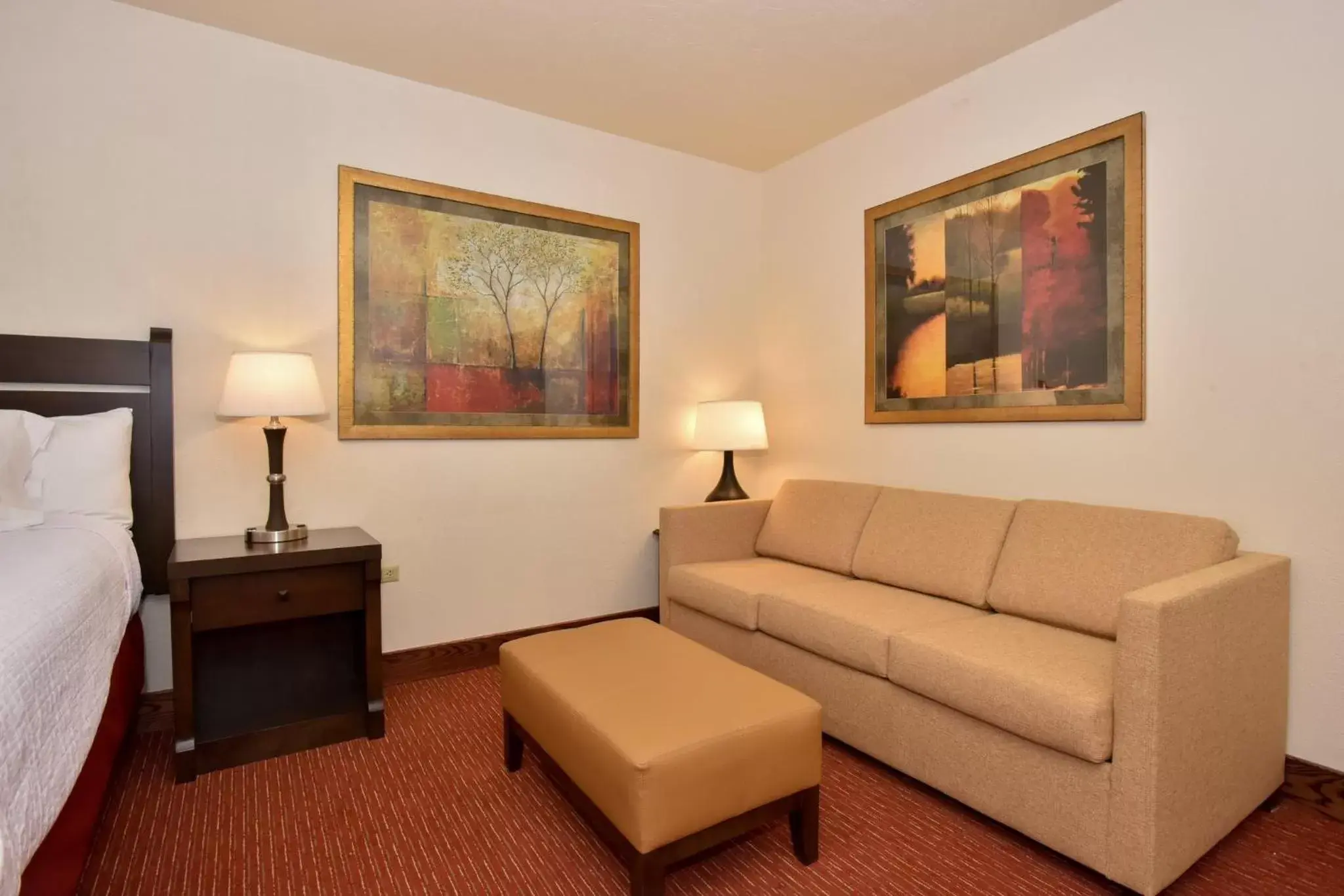 Bedroom, Seating Area in Slopeside Hotel by Seven Springs Resort