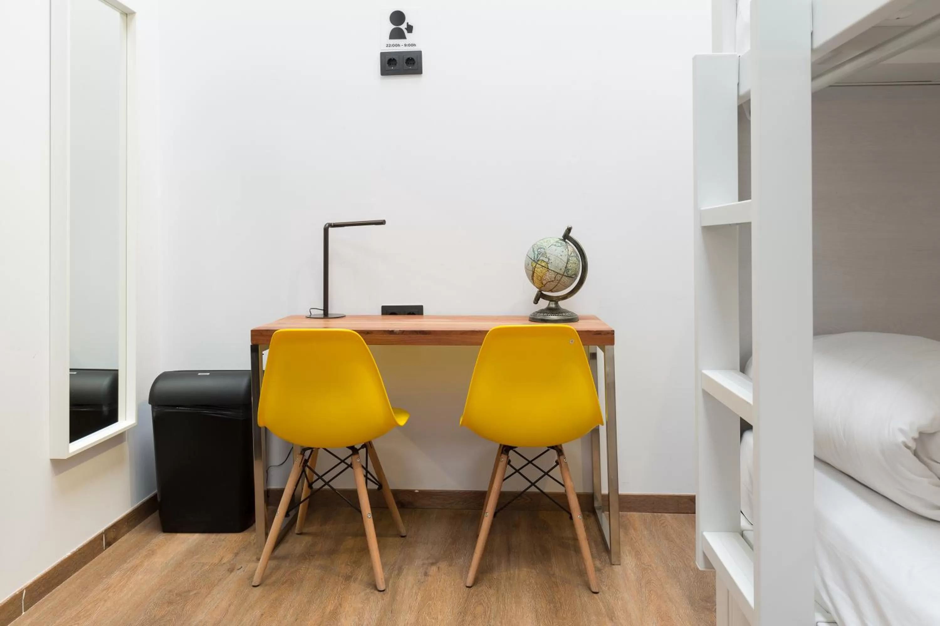 Bedroom, Bed in Airhostel Barcelona Airport 24h