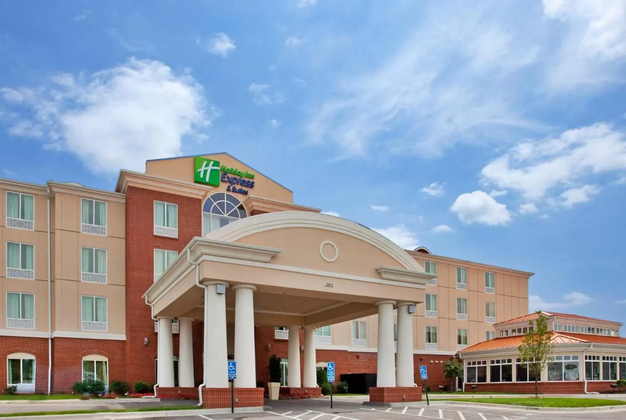 Property Building in Holiday Inn Express Hotel & Suites Kansas City - Grandview, an IHG Hotel