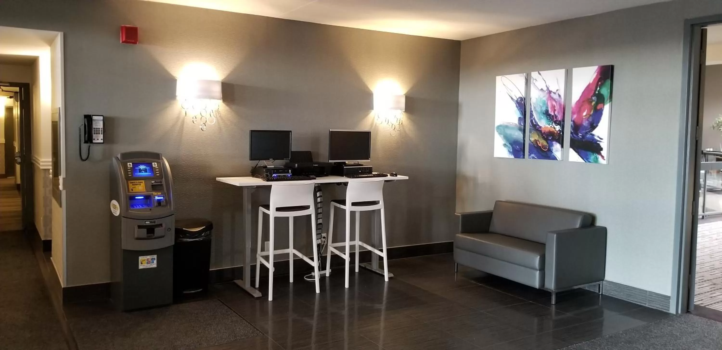 Lobby or reception in Best Western Laval-Montreal & Conference Centre