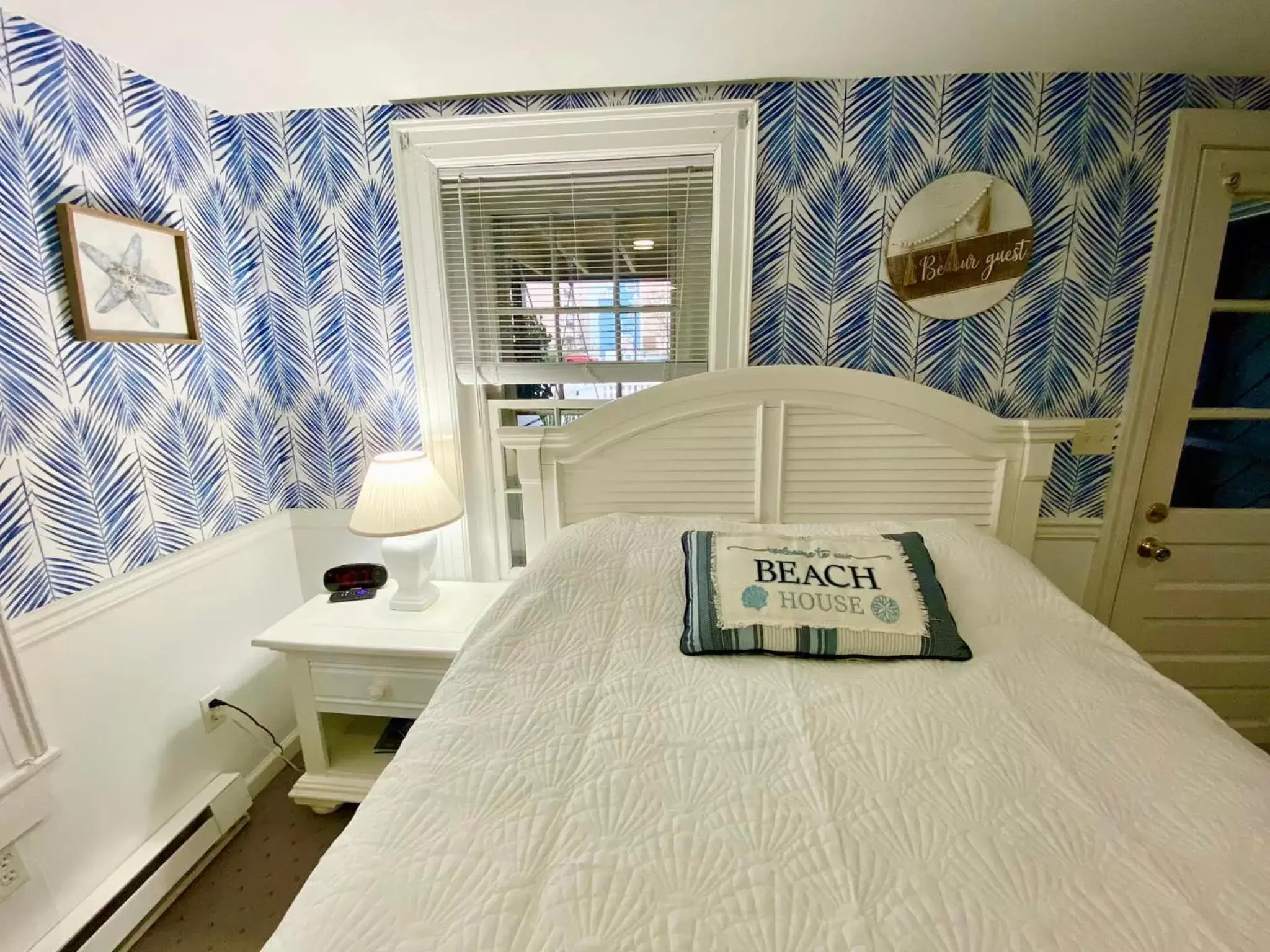 Bedroom, Bed in Atlantic House Bed & Breakfast