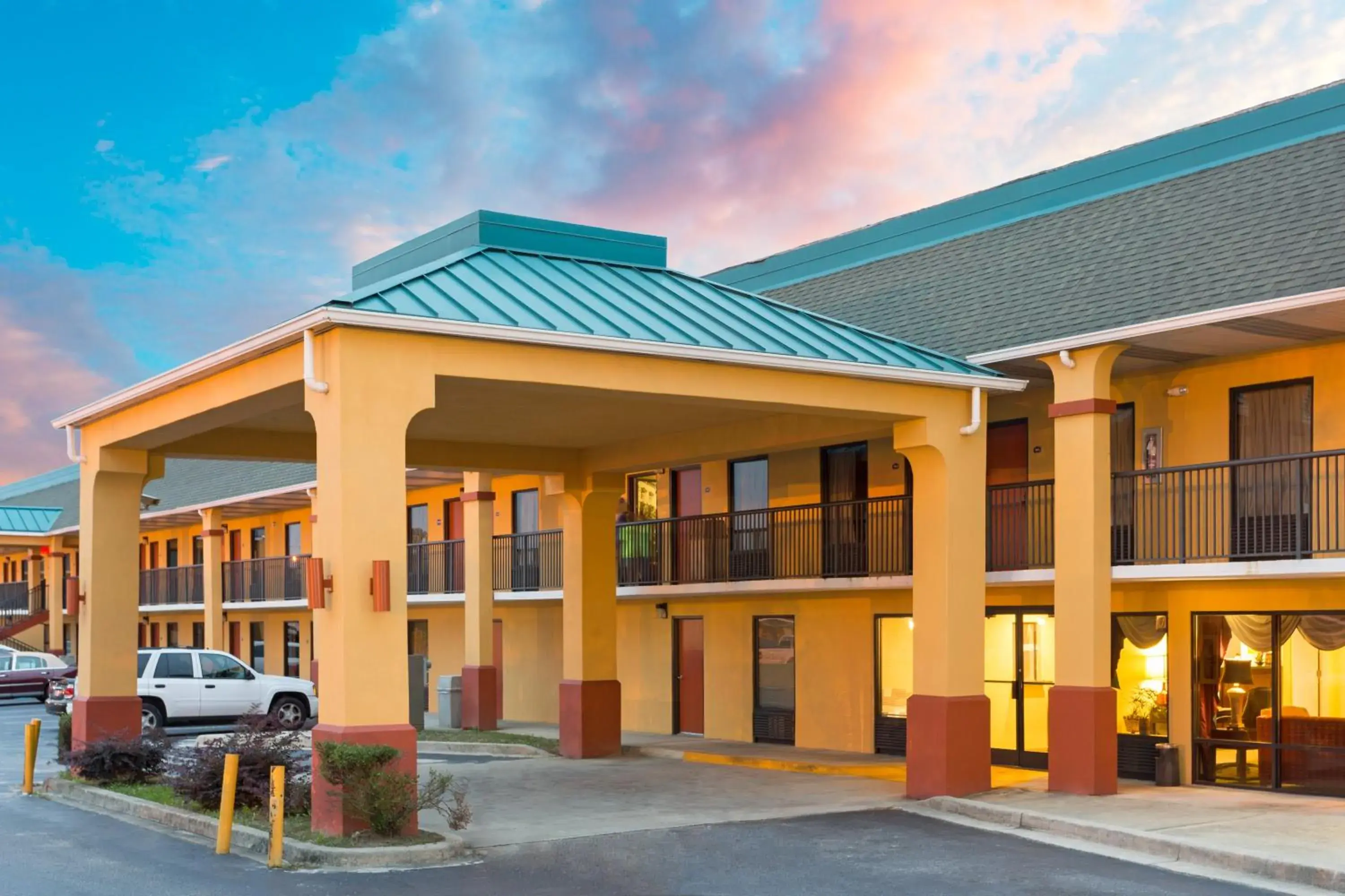 Facade/entrance, Property Building in Super 8 by Wyndham Orangeburg Near I-26