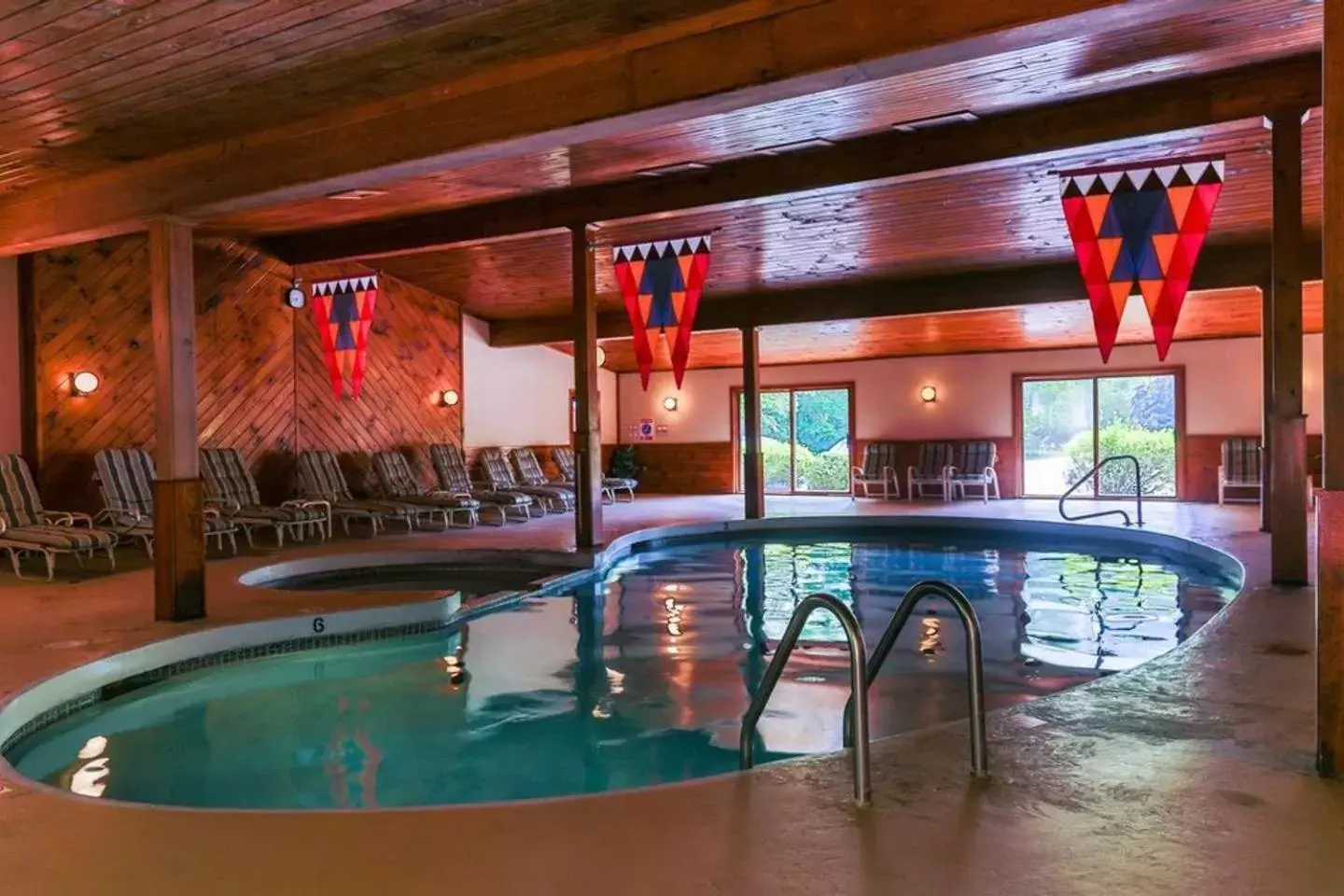 Swimming Pool in Woodwards White Mountain Resort BW Signature Collection