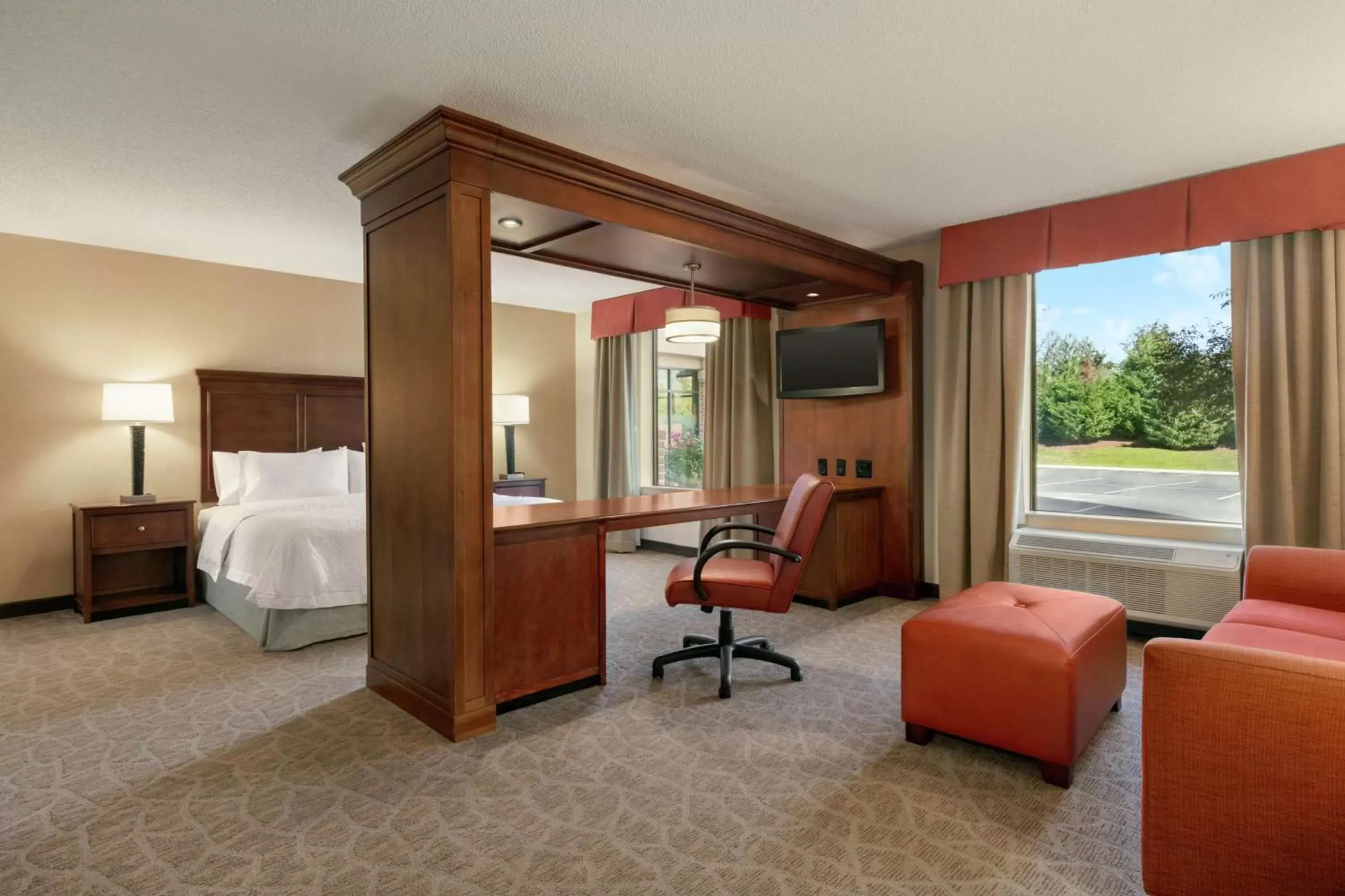 Bedroom, Seating Area in Hampton Inn & Suites Charles Town