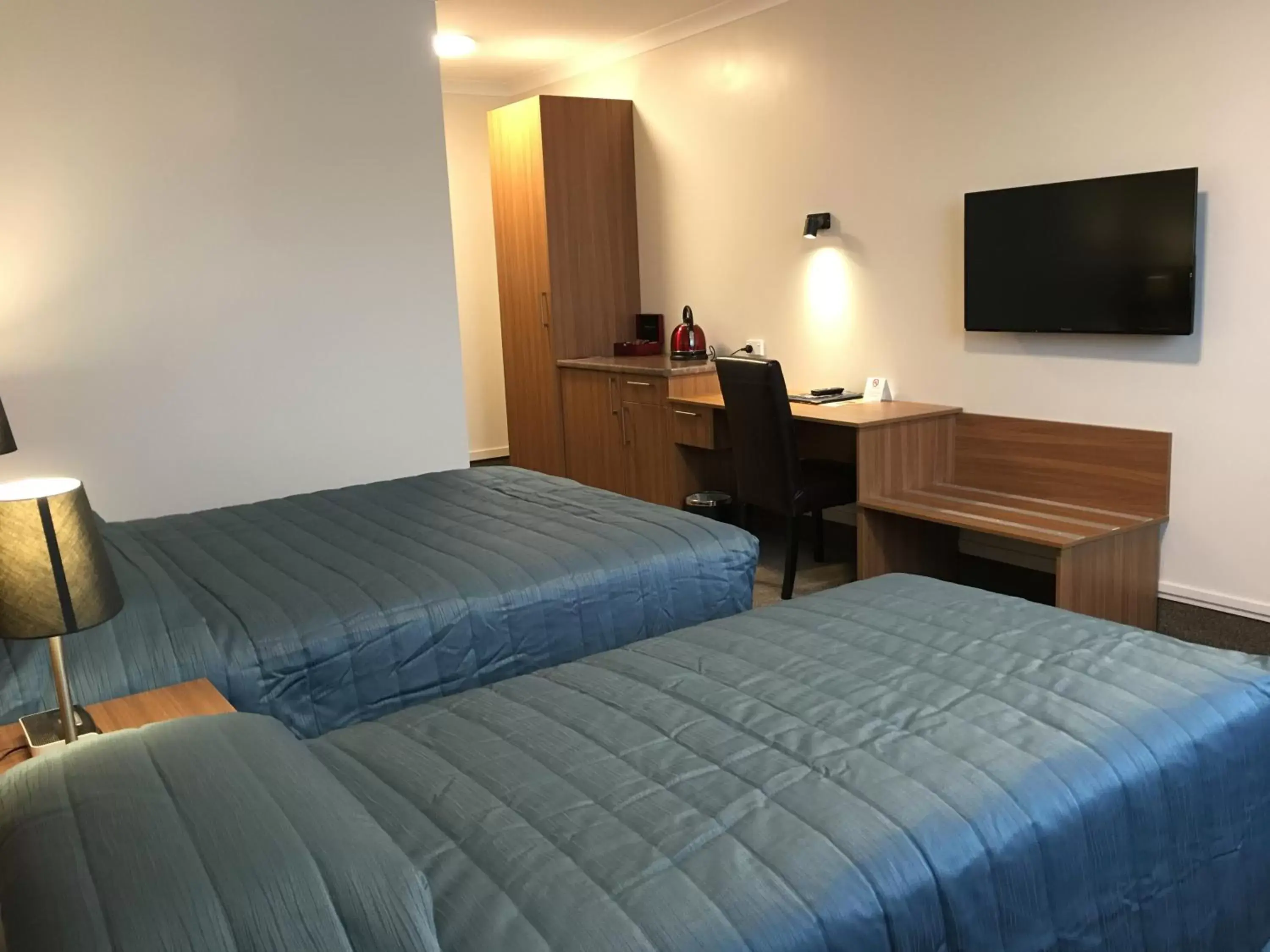 Standard Queen Room in The Victoria Hotel Dunedin Standard Queen Room in The Victoria Hotel Dunedin