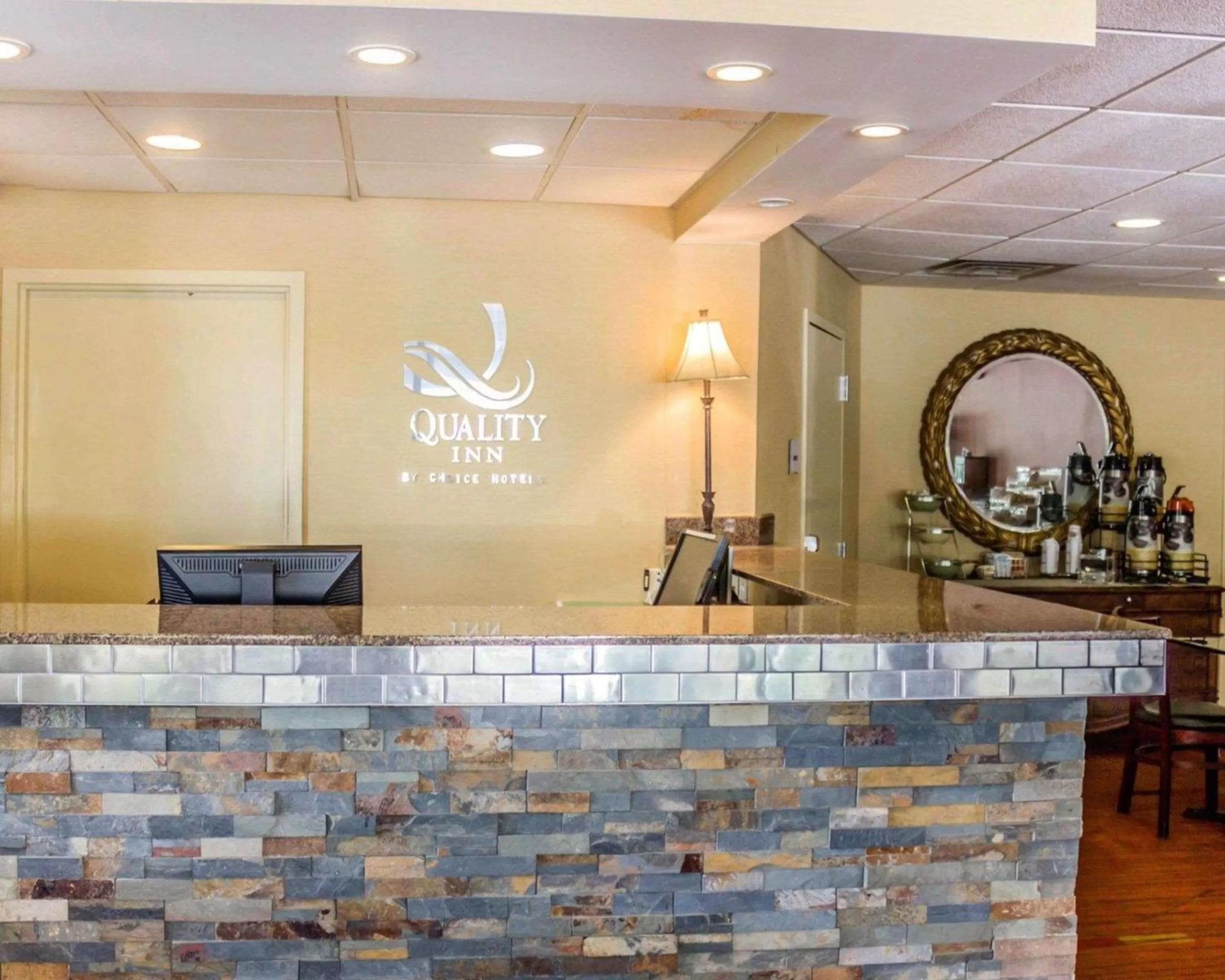 Lobby or reception in Quality Inn Waterbury East