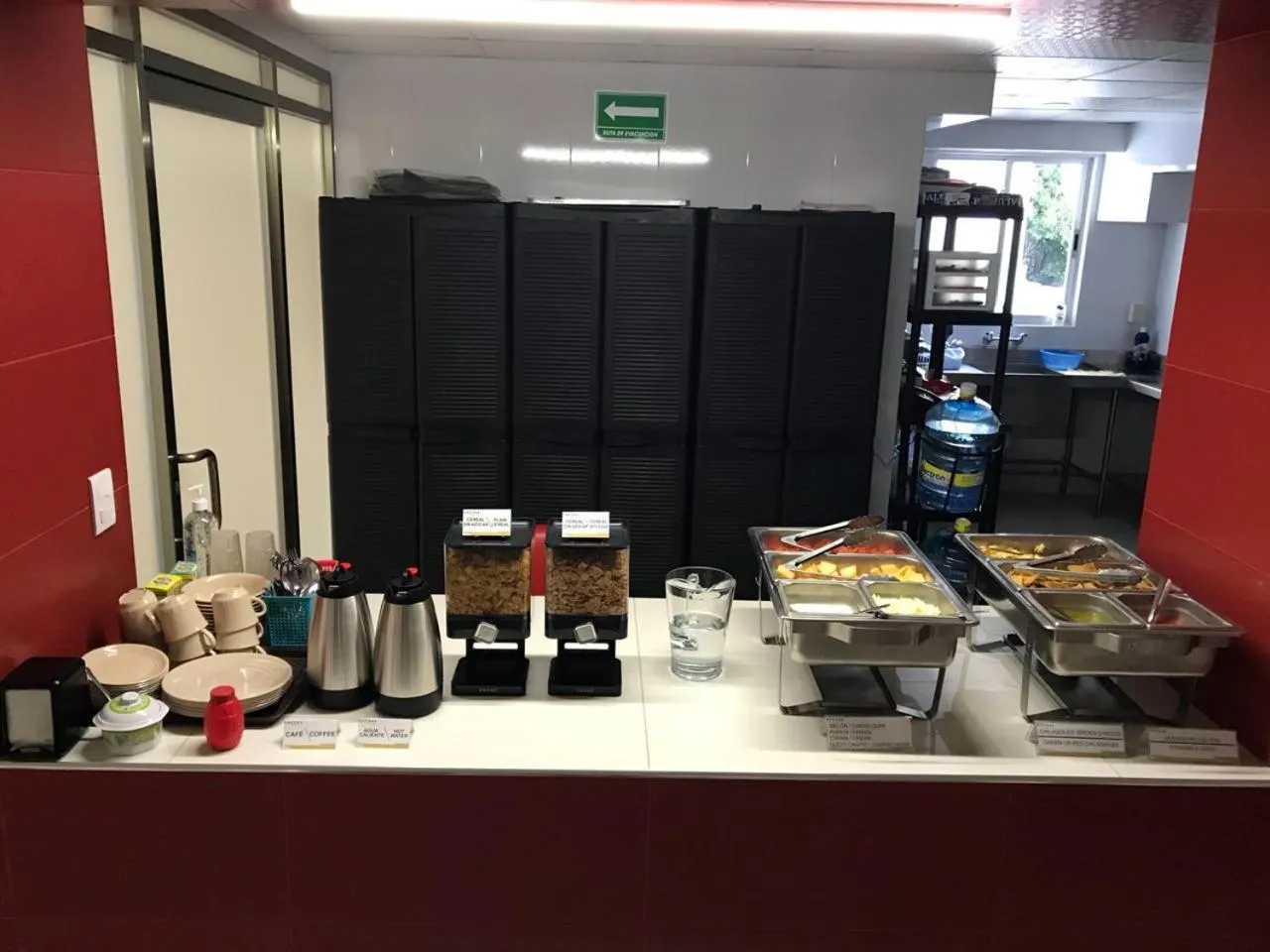 American breakfast in Hotel Parque Marimba