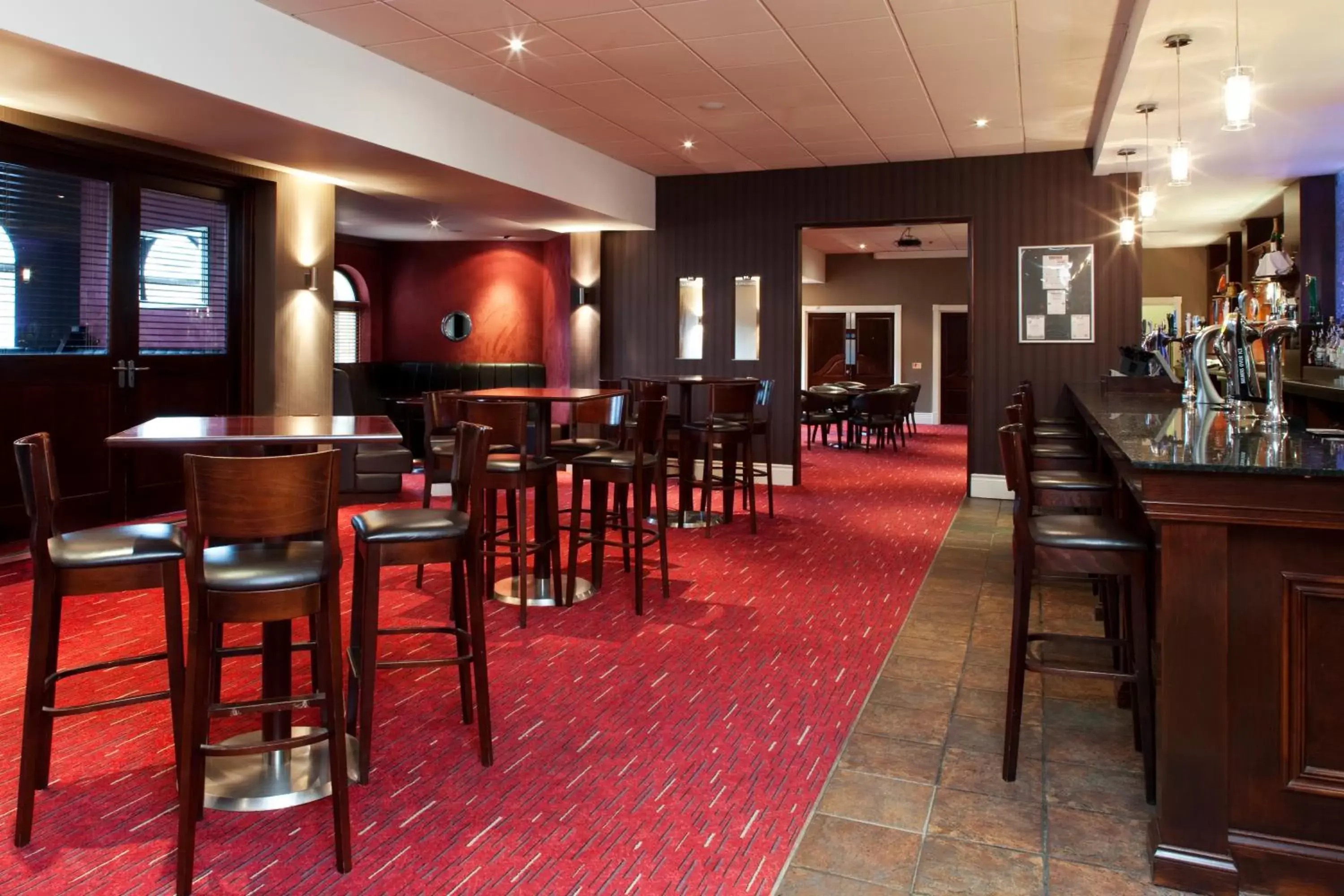 Lounge or bar, Restaurant/Places to Eat in Holiday Inn Barnsley, an IHG Hotel
