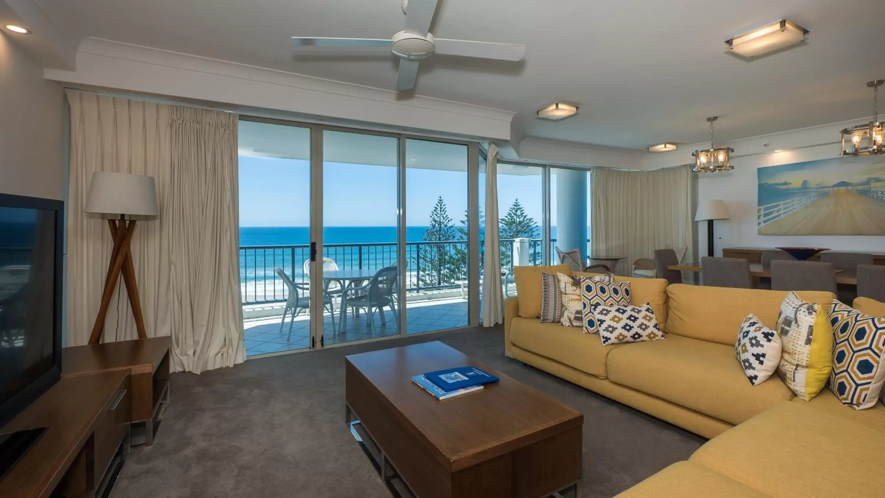 Living room, Seating Area in Oceana On Broadbeach