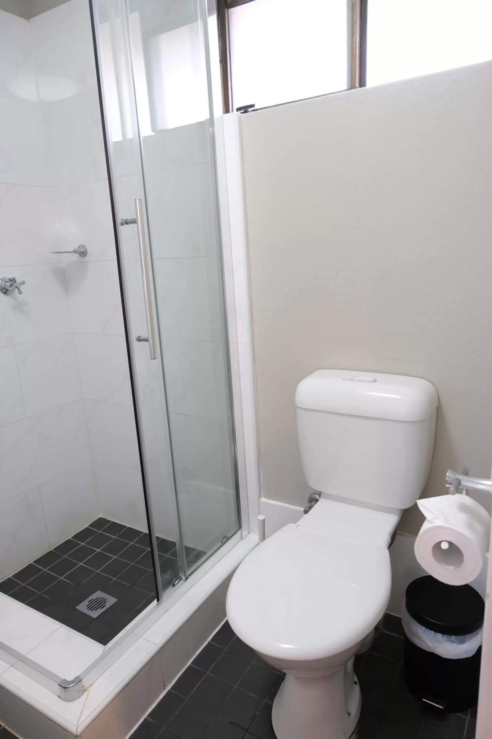 Toilet, Bathroom in Sapphire Palms Motel