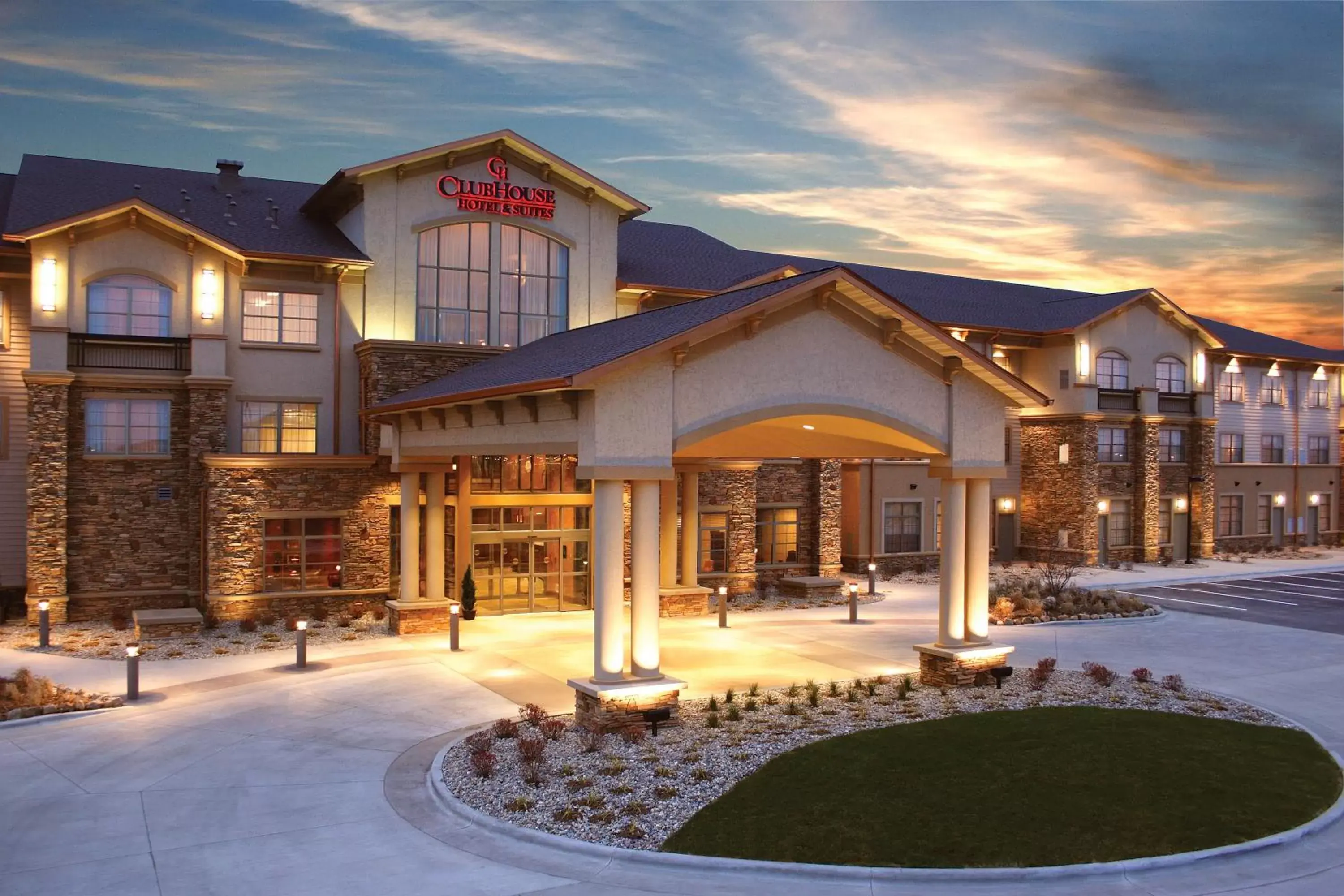 Facade/entrance, Property Building in ClubHouse Hotel Sioux Falls