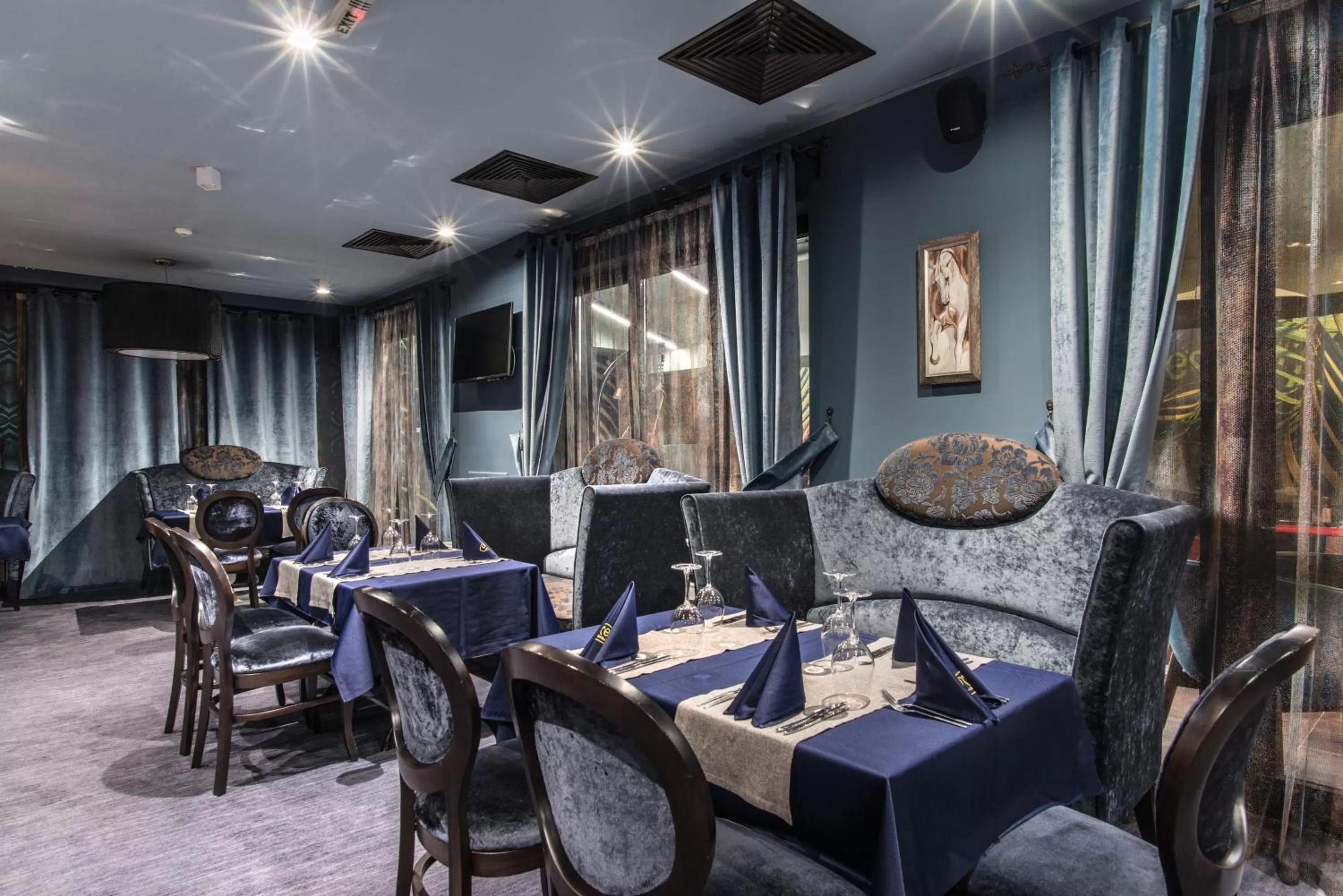 Restaurant/places to eat in Ores Boutique Hotel