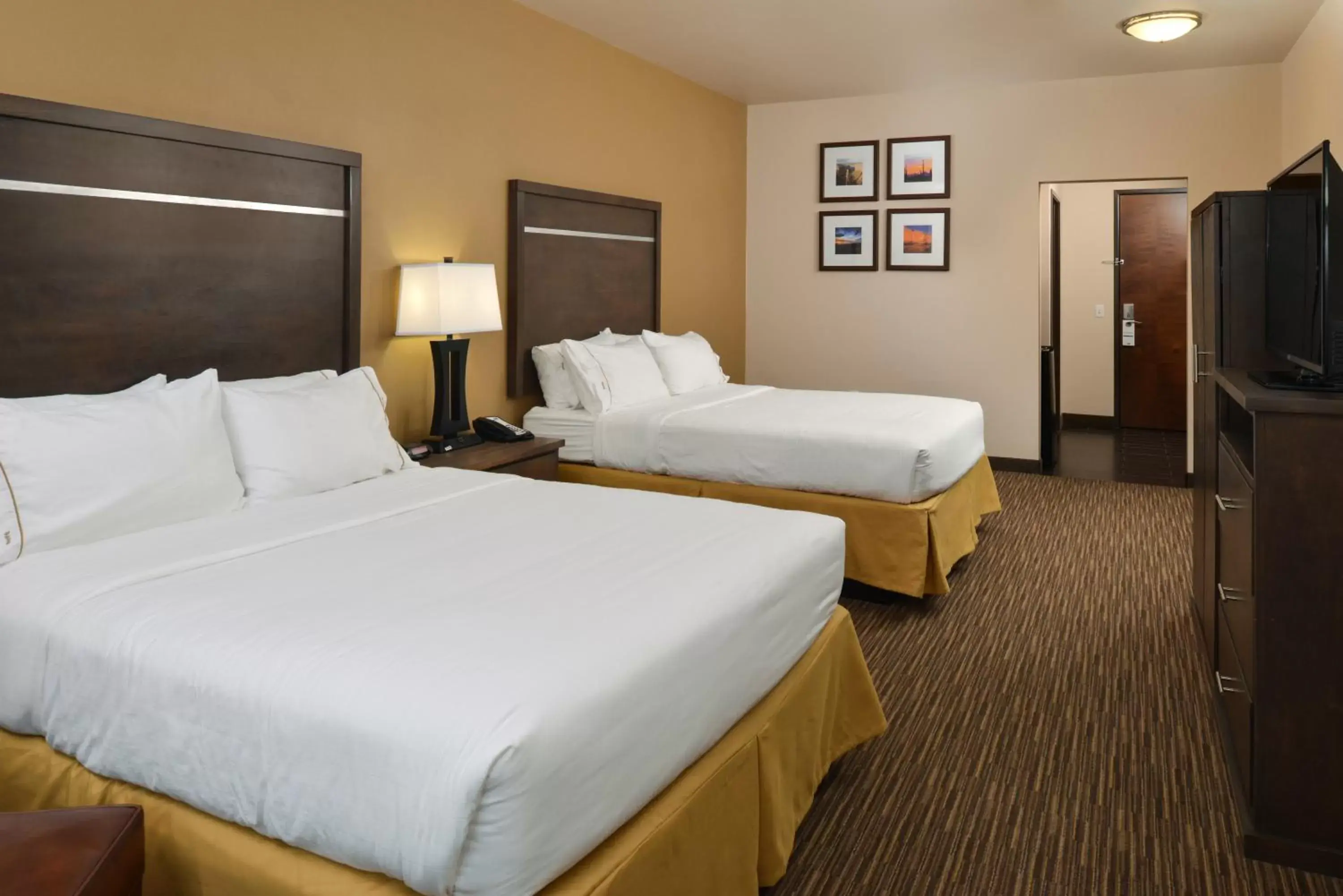 Photo of the whole room, Bed in Holiday Inn Express & Suites Globe, an IHG Hotel