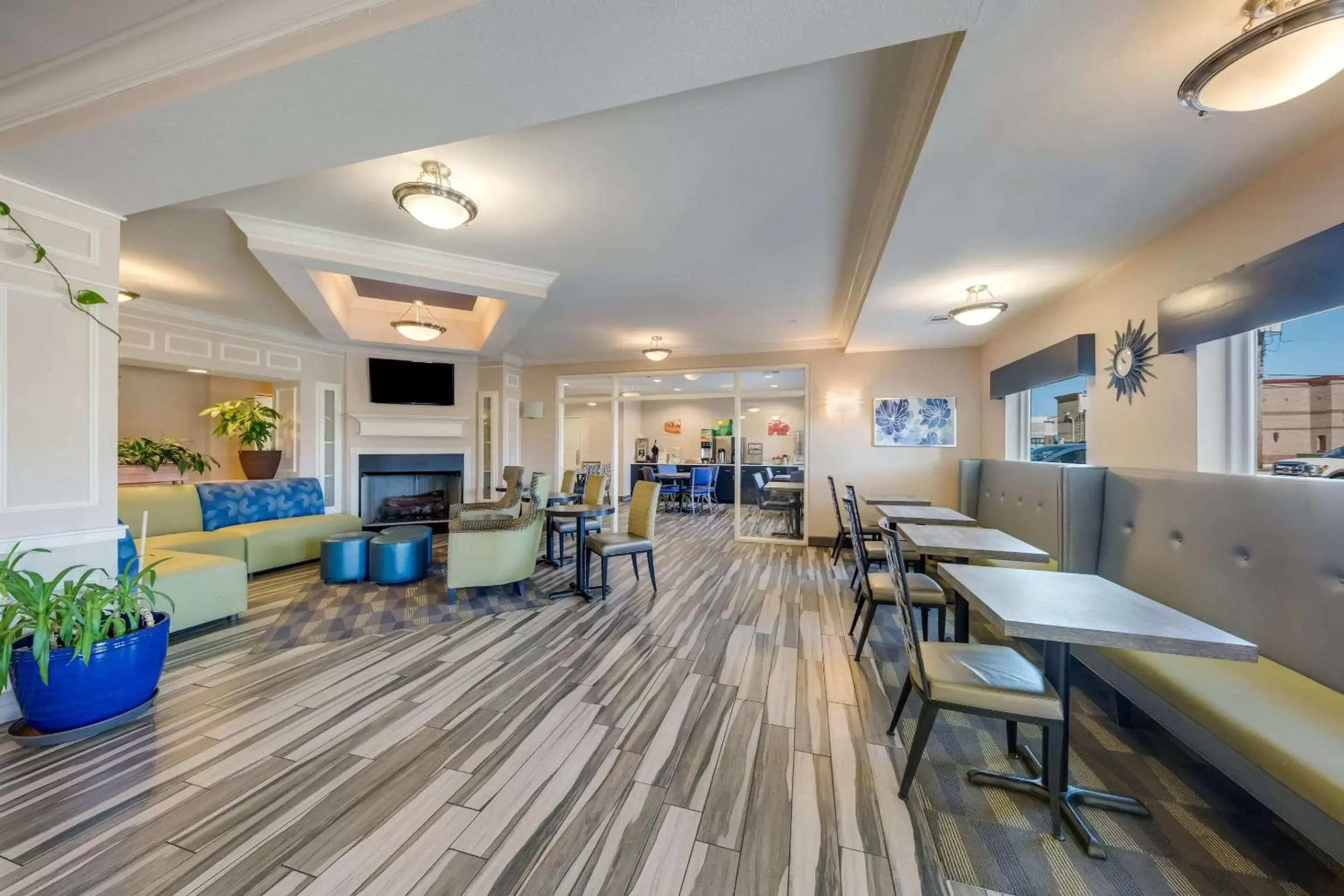 Lobby or reception, Restaurant/Places to Eat in Quality Inn & Suites