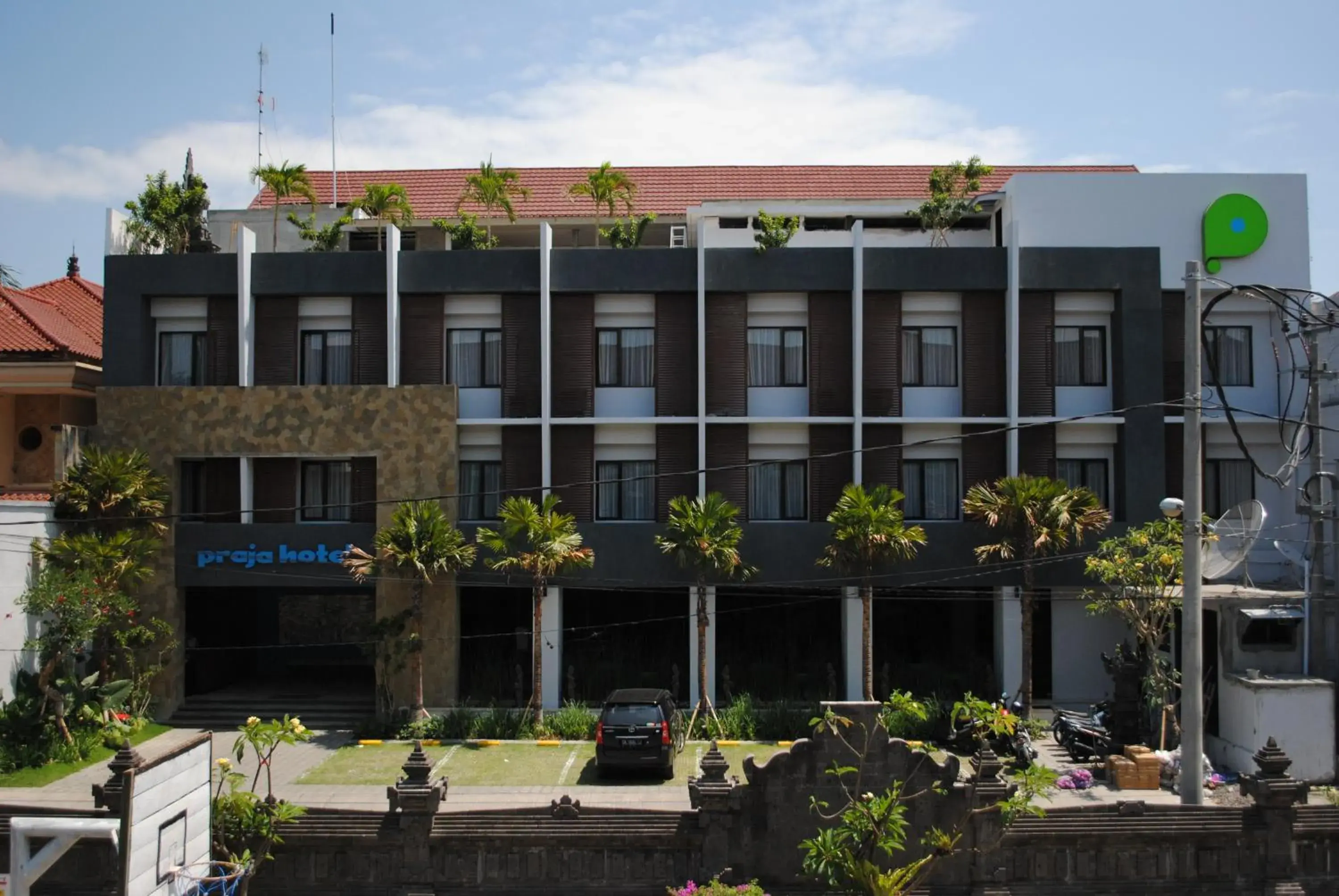 Facade/entrance, Property Building in Praja Hotel