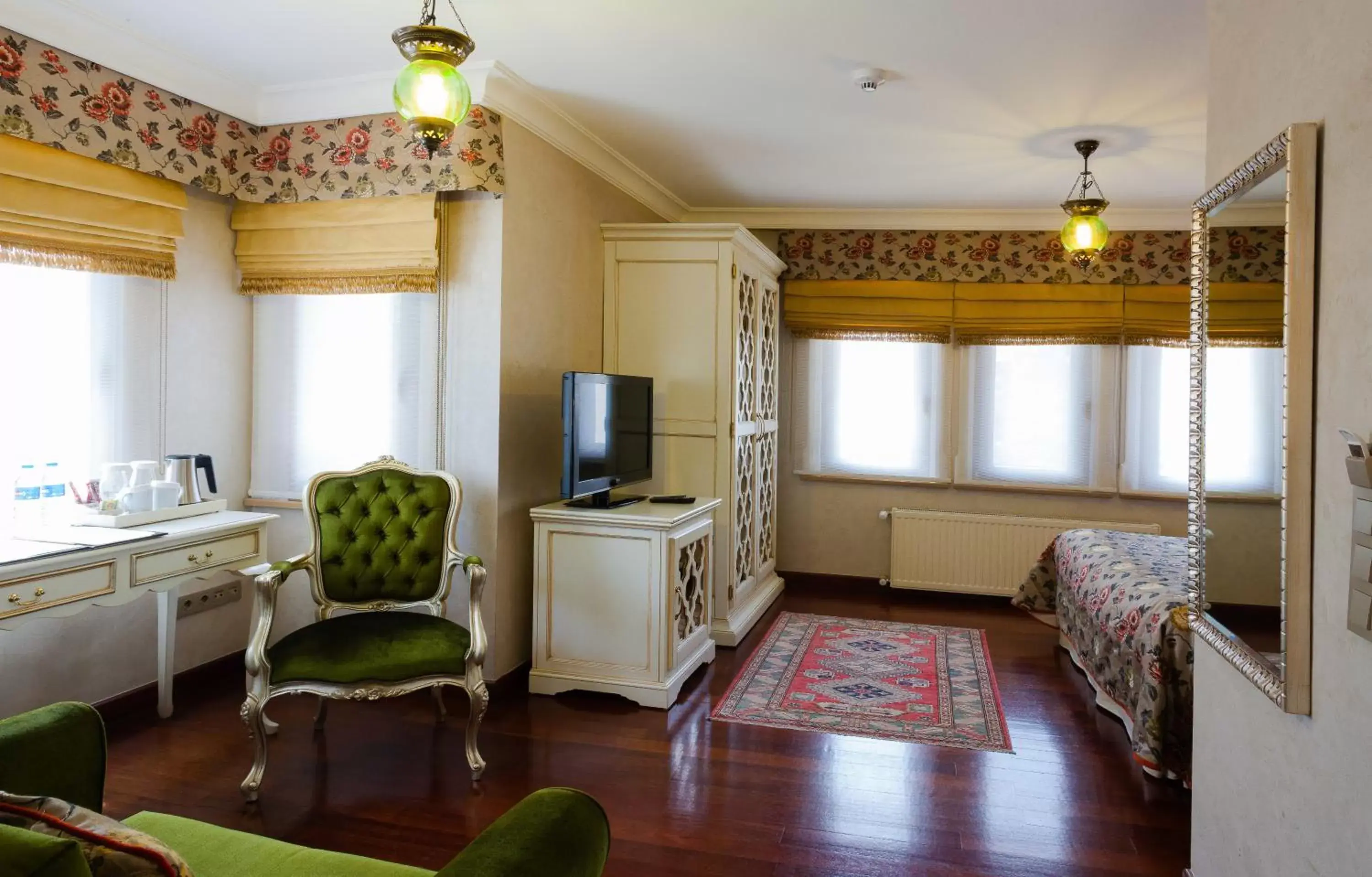 Bedroom, Seating Area in İstanbul Bosphorus Hotel Symbola