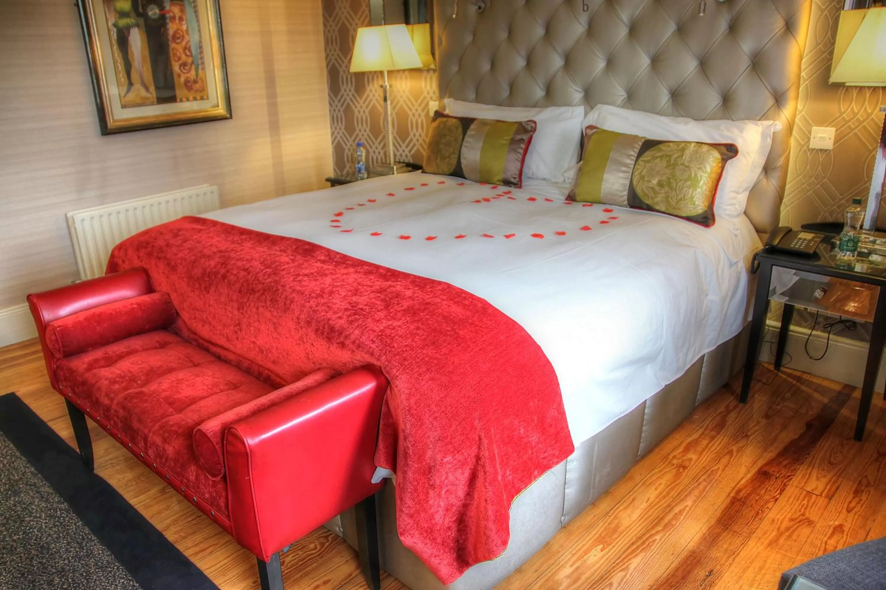 Photo of the whole room, Bed in Benedicts Hotel