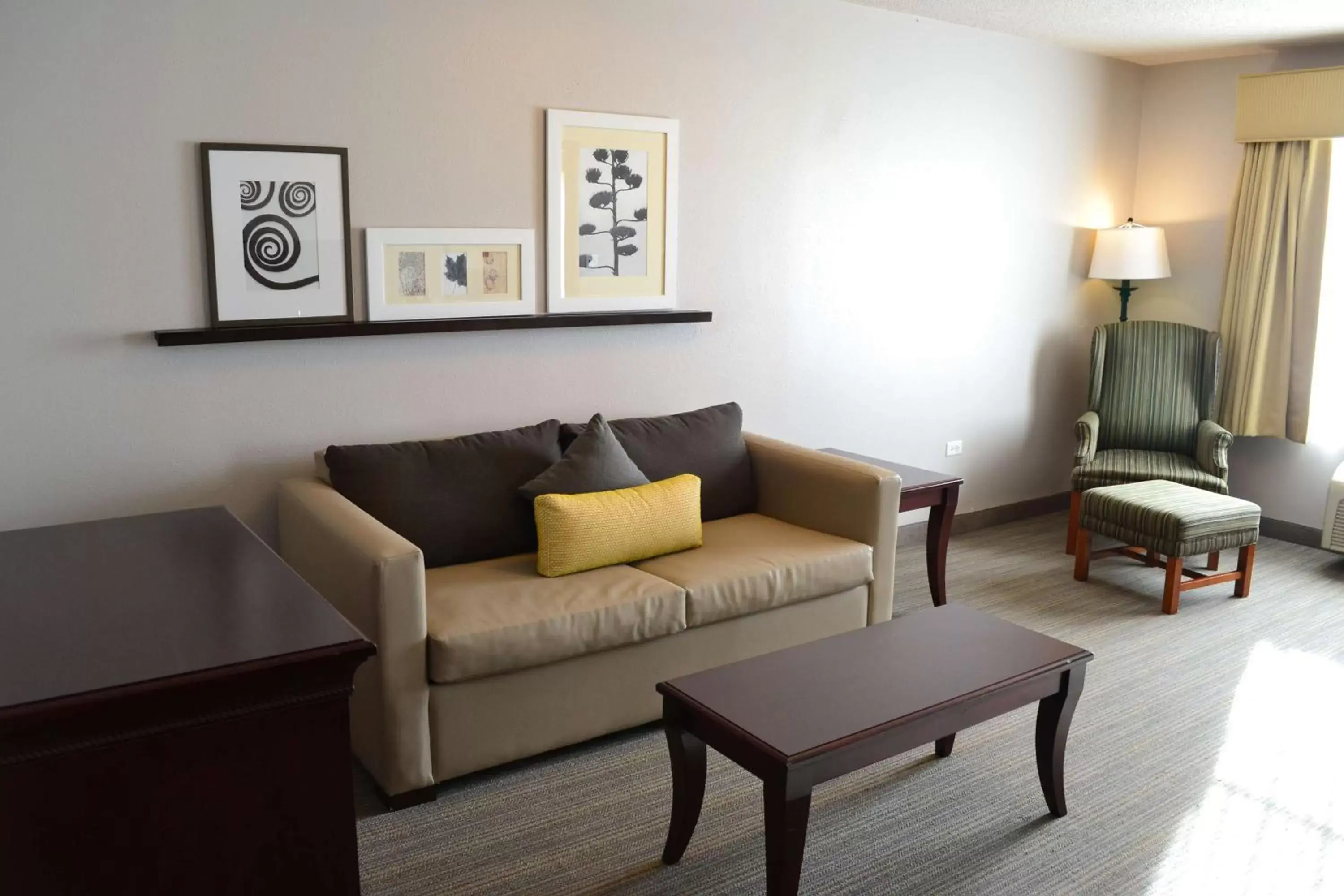 Photo of the whole room, Seating Area in Country Inn & Suites by Radisson, Gurnee, IL