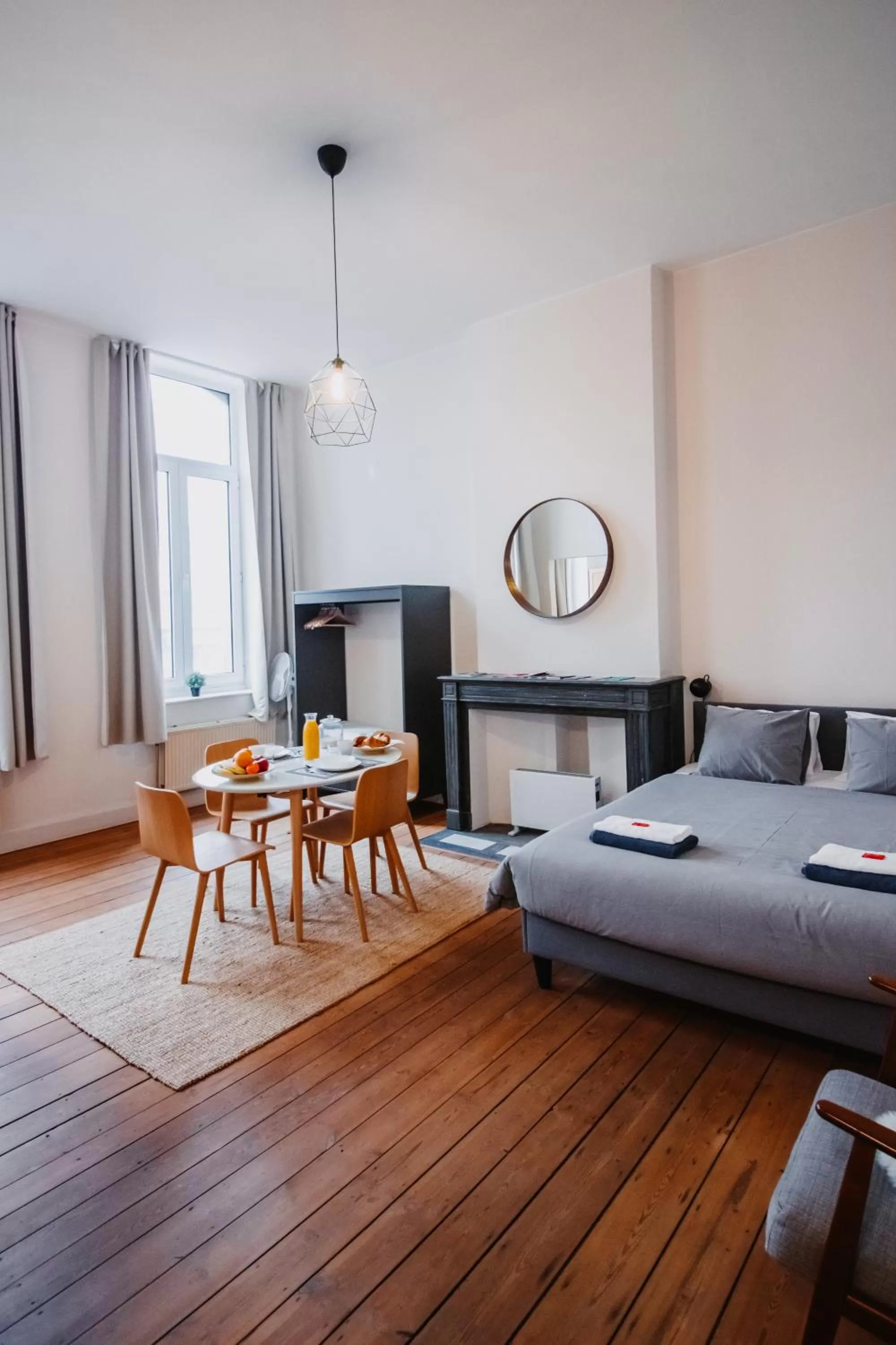 Photo of the whole room, Bed in Super central in Brussels